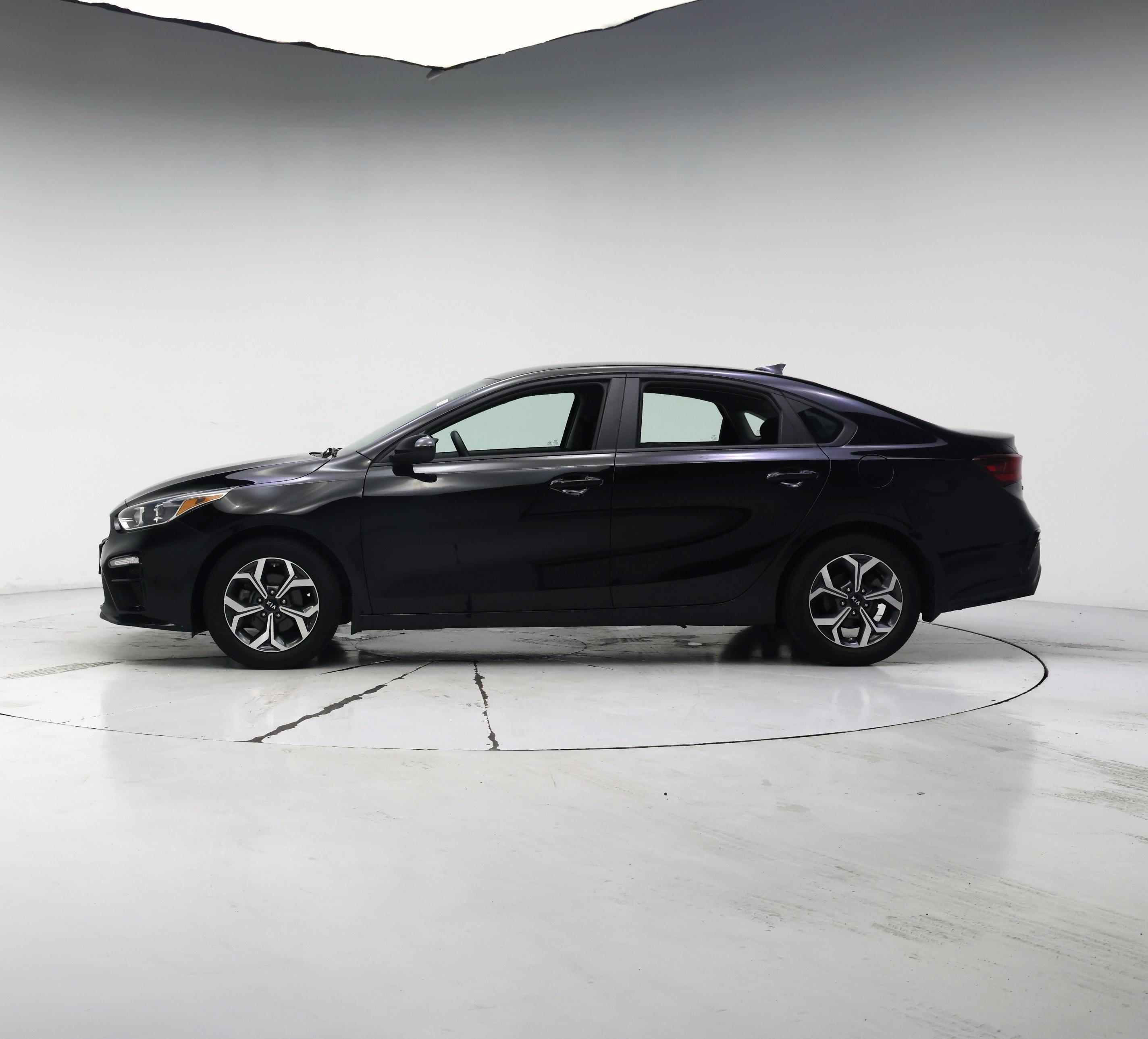 Thumbnail: 2021 Kia Forte - 3