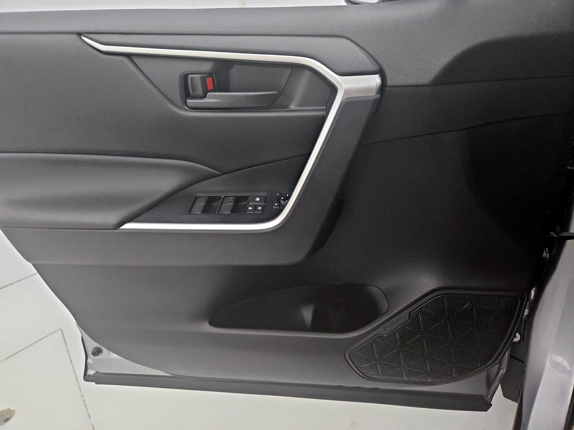 Thumbnail: 2022 Toyota RAV4 - 12