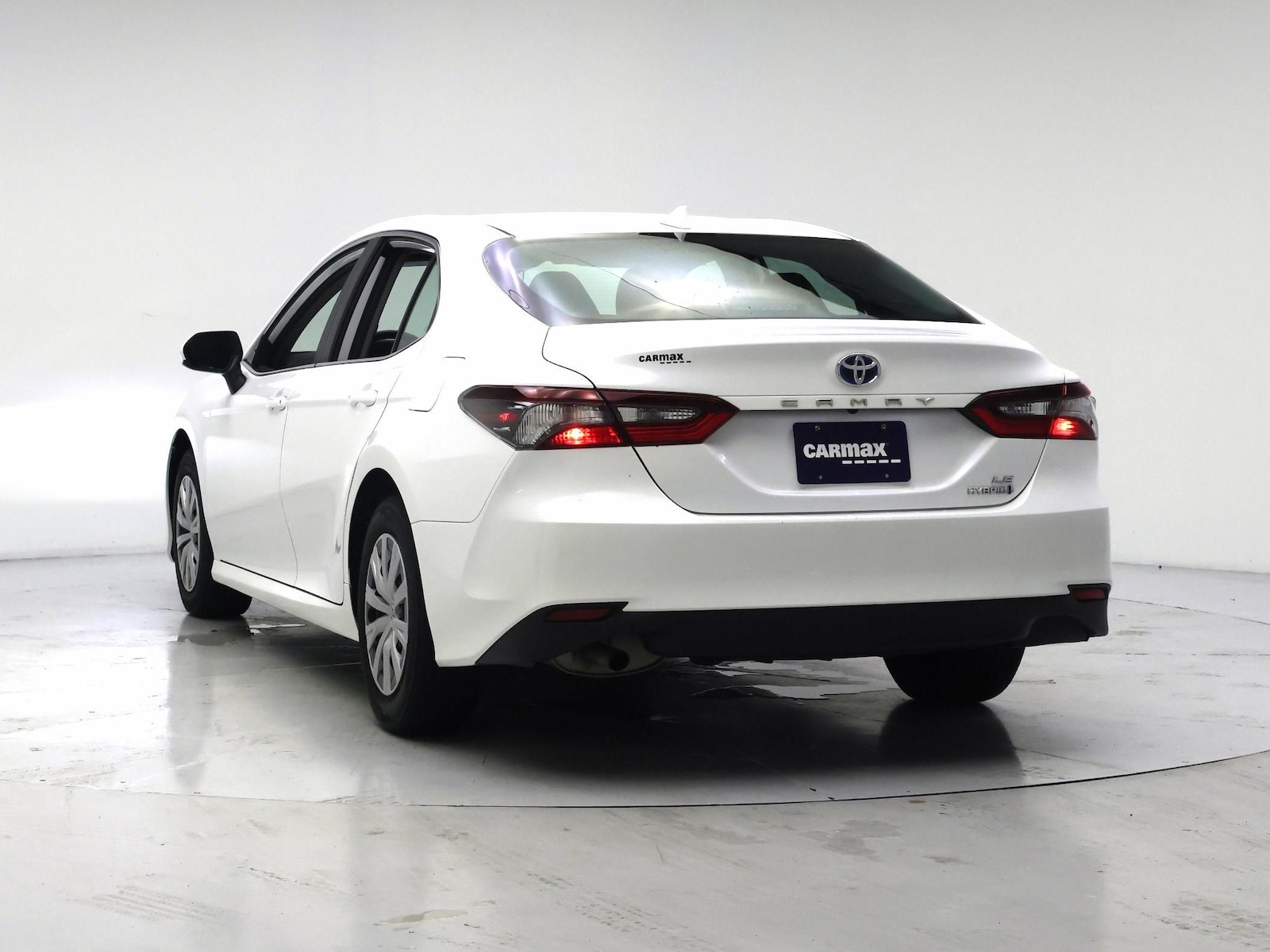 2023 Toyota Camry LE - Photo 3