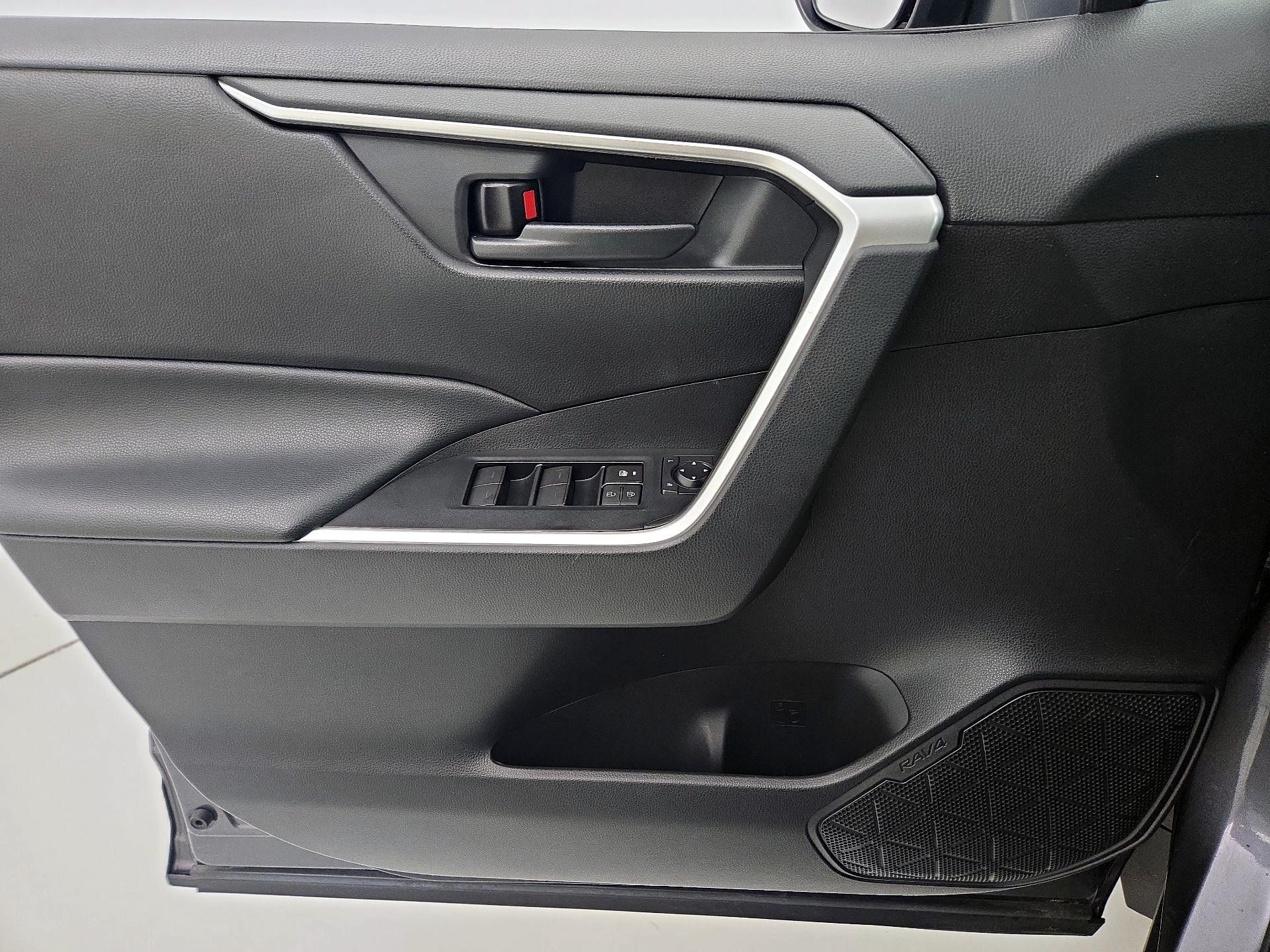 Thumbnail: 2021 Toyota RAV4 - 12