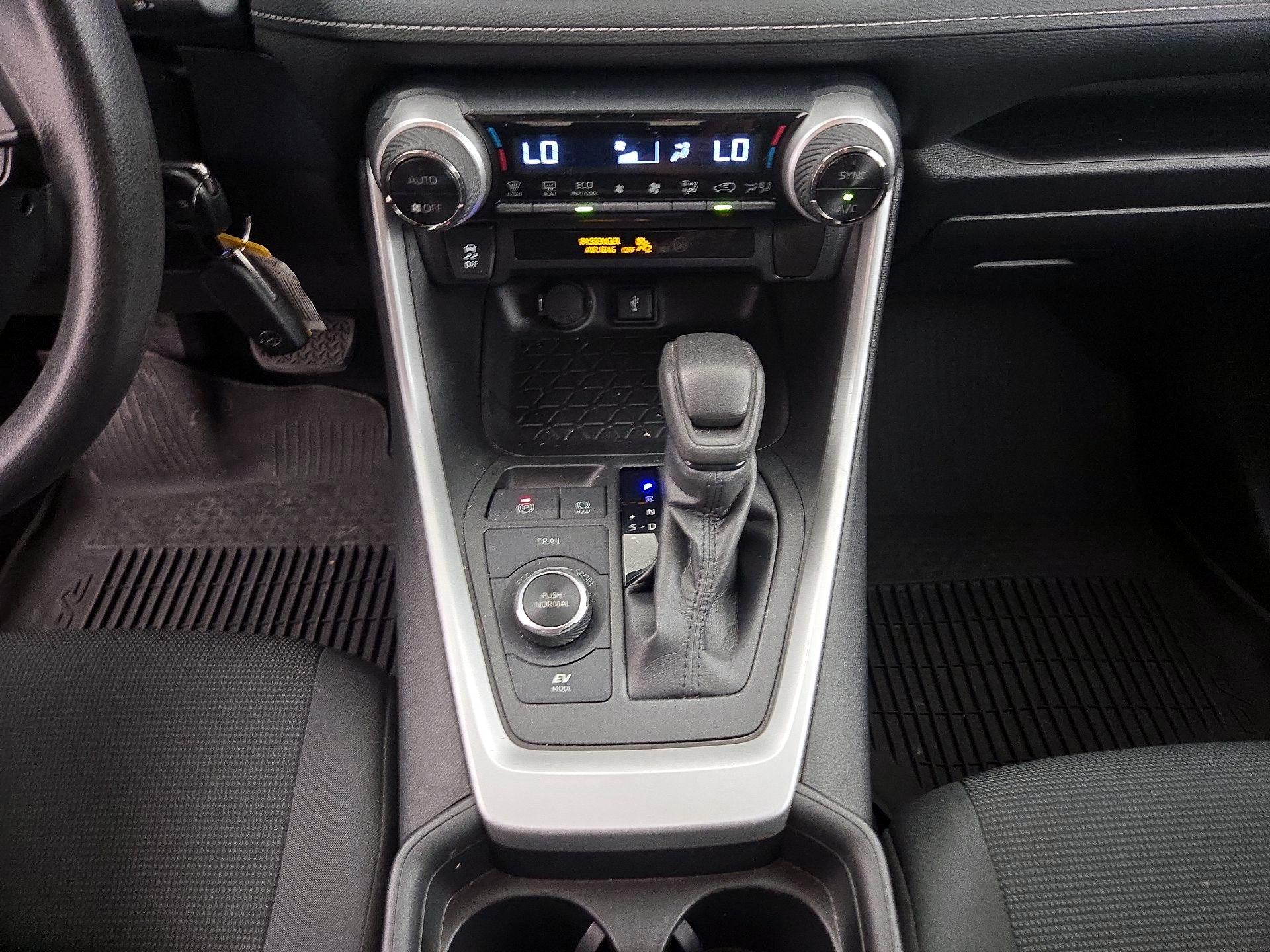 Thumbnail: 2021 Toyota RAV4 - 17