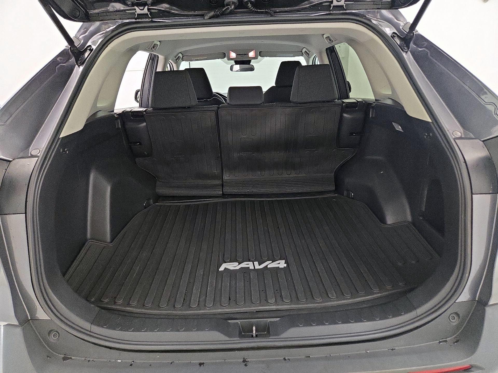 Thumbnail: 2021 Toyota RAV4 - 20