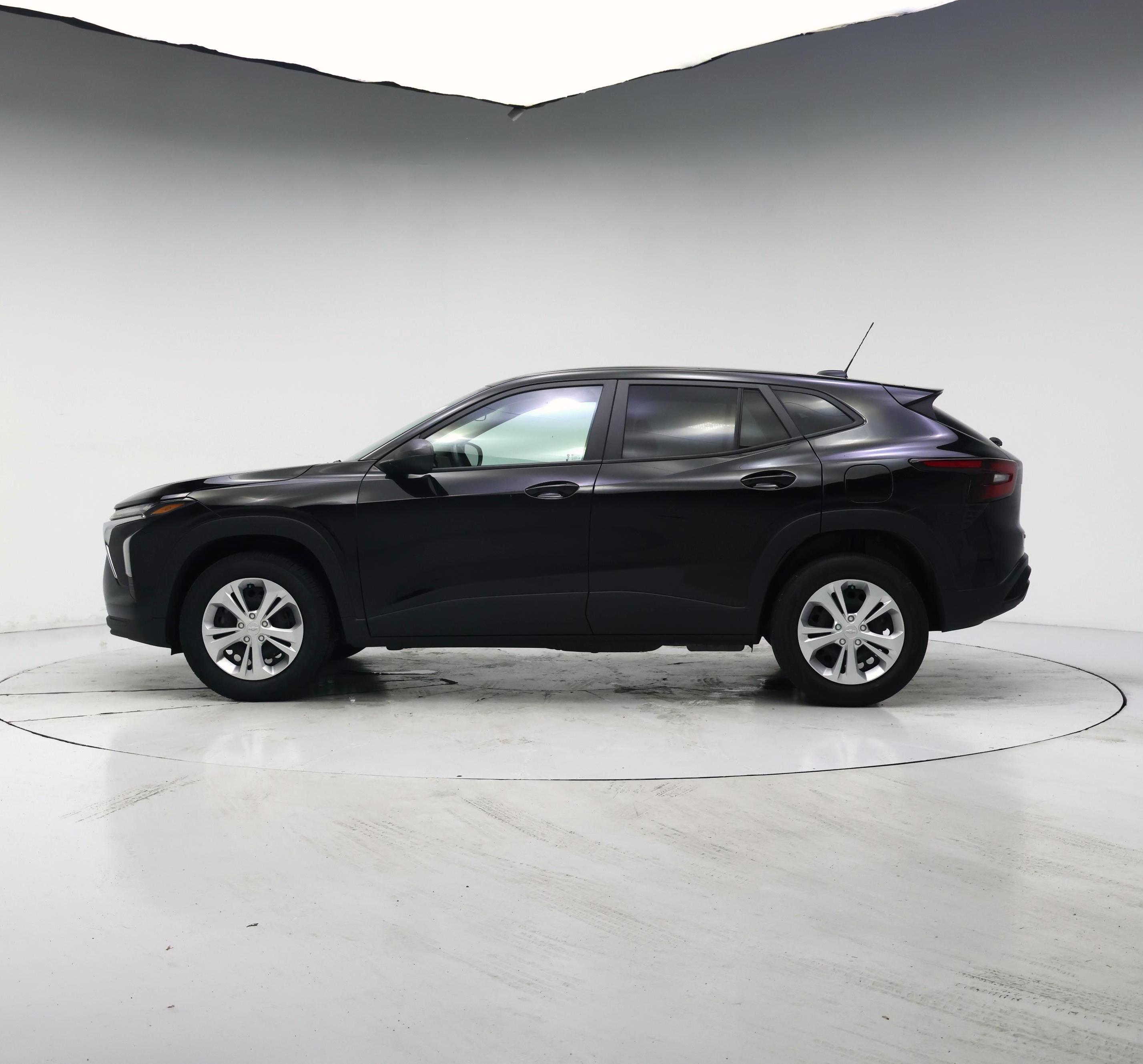 Thumbnail: 2024 Chevrolet Trax - 3