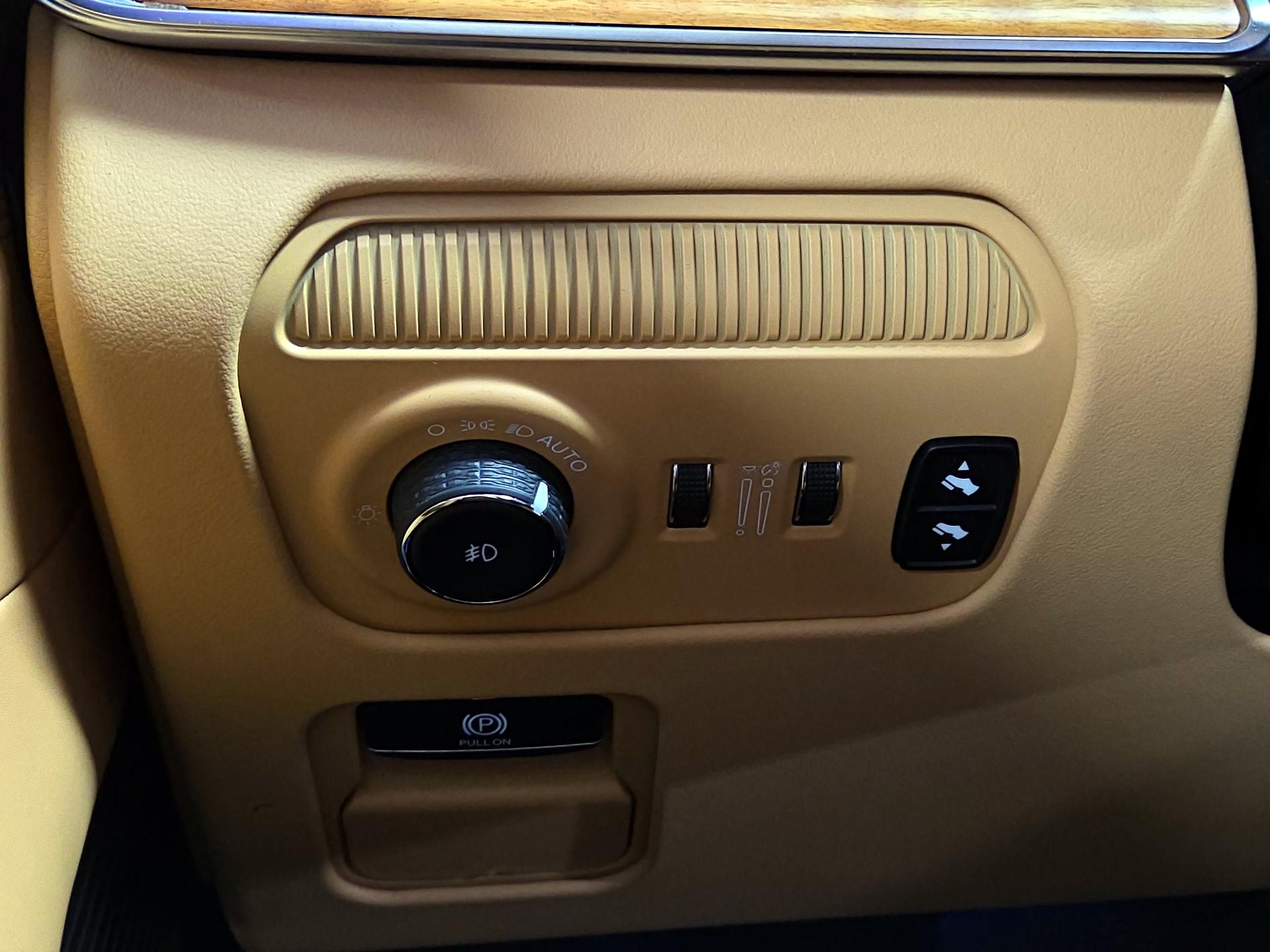 Thumbnail: 2022 Jeep Grand Wagoneer - 13