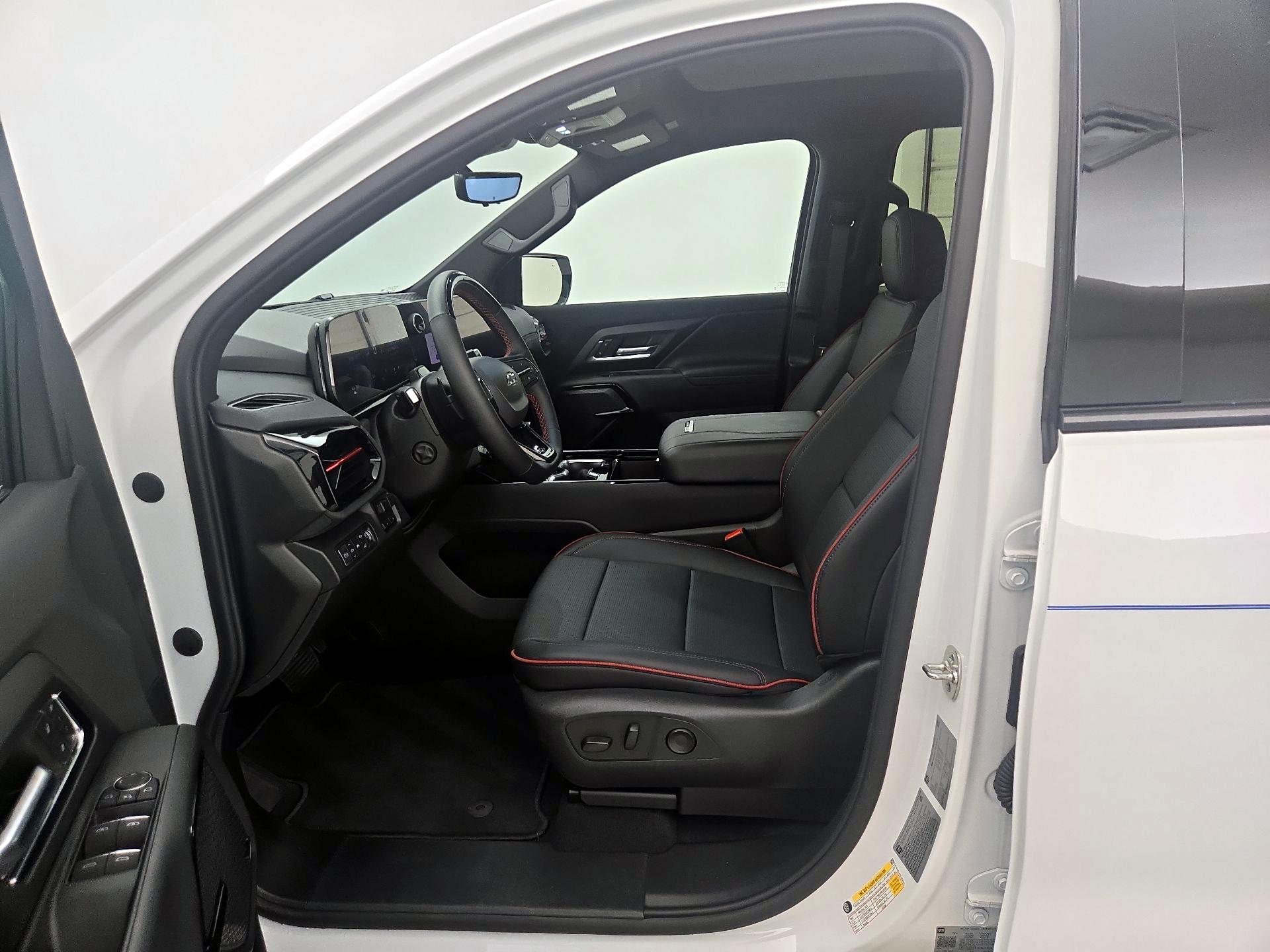Thumbnail: 2024 Chevrolet Silverado EV - 11