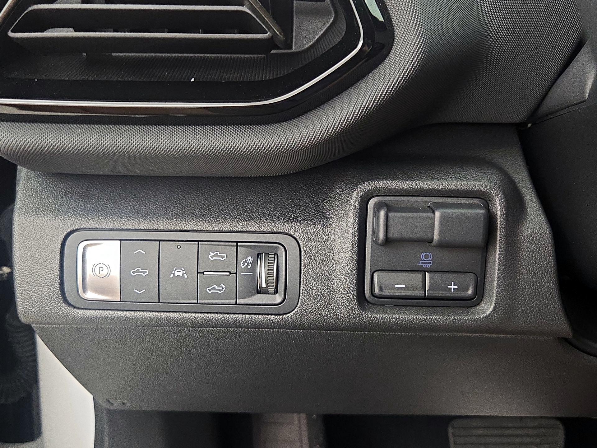 Thumbnail: 2024 Chevrolet Silverado EV - 13