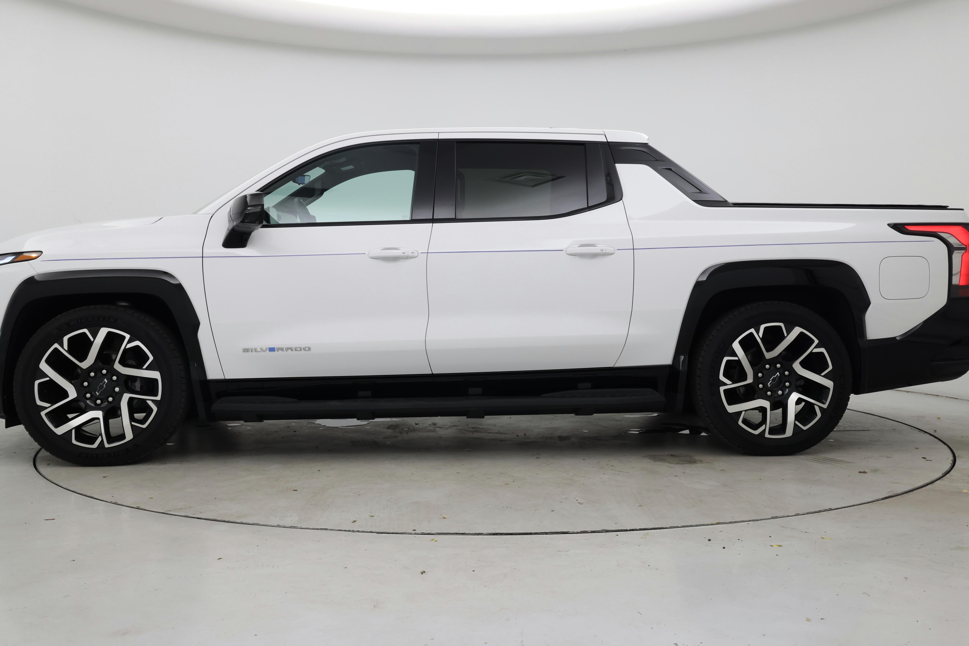 Thumbnail: 2024 Chevrolet Silverado EV - 3