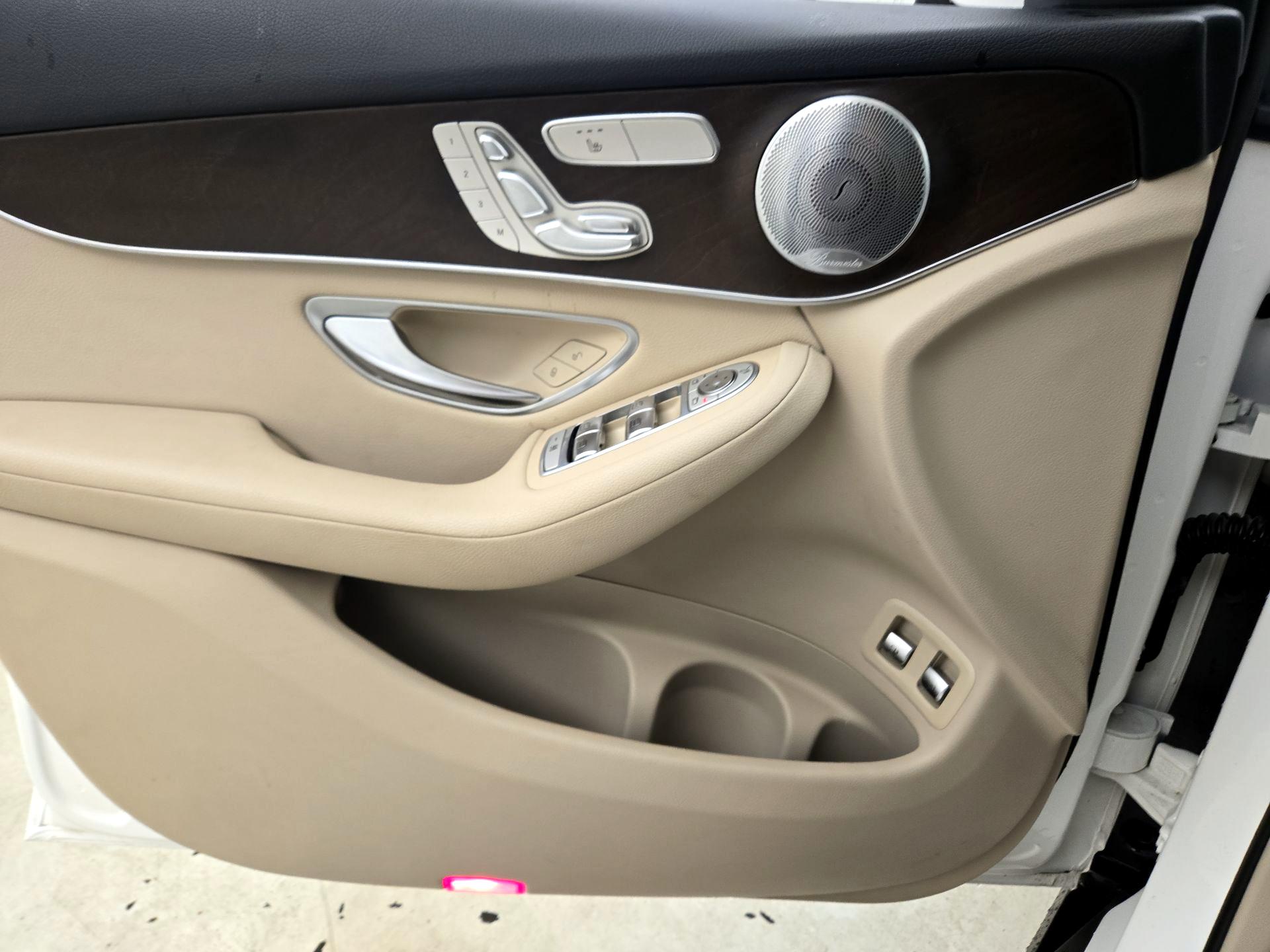 Thumbnail: 2019 Mercedes-Benz GLC - 12