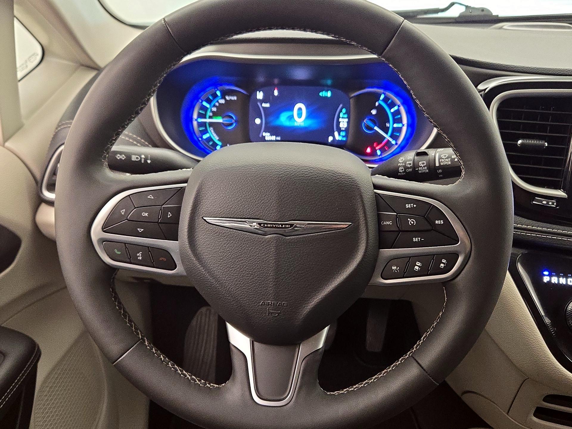 Thumbnail: 2024 Chrysler Pacifica - 10