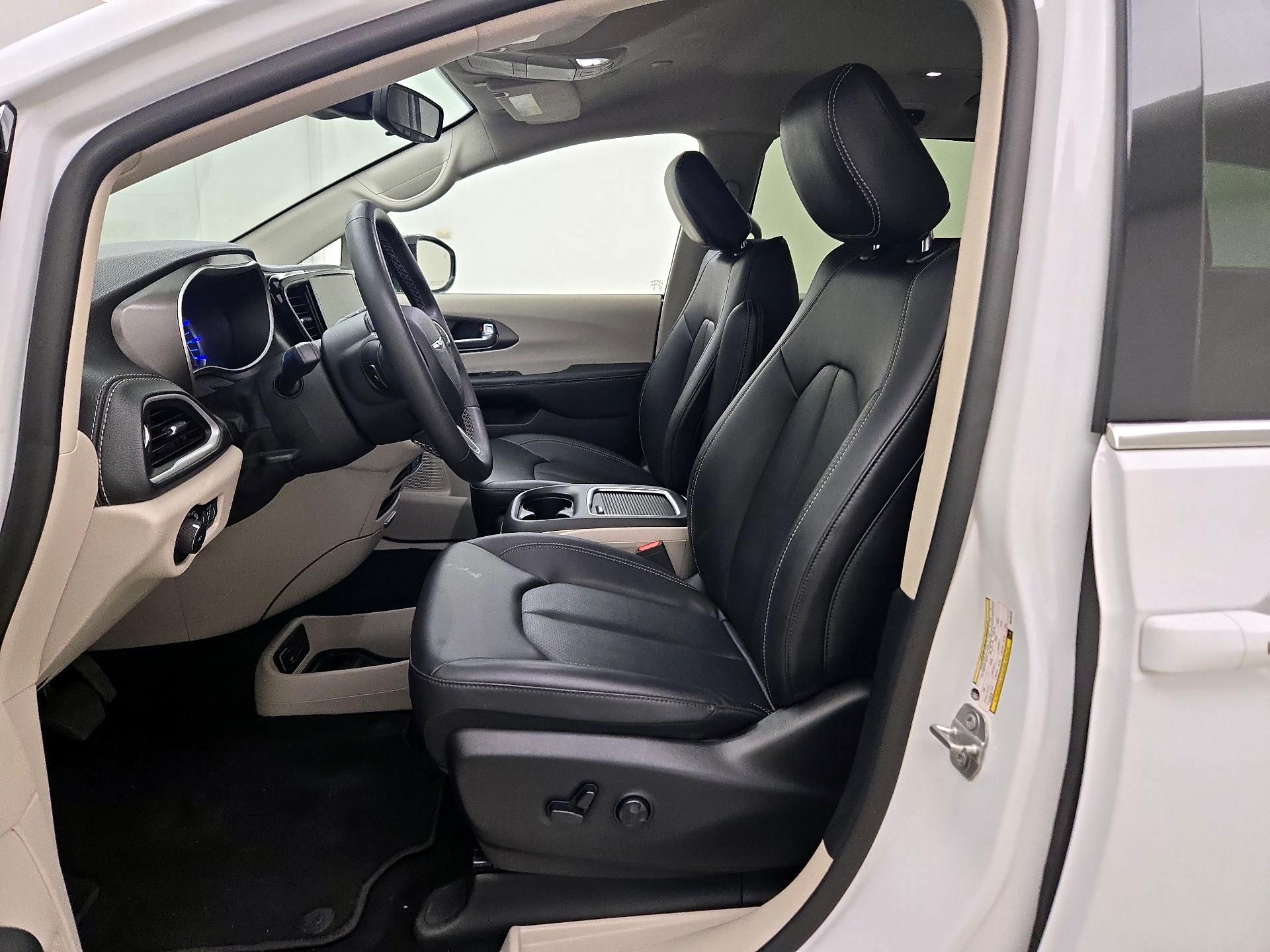 Thumbnail: 2024 Chrysler Pacifica - 11
