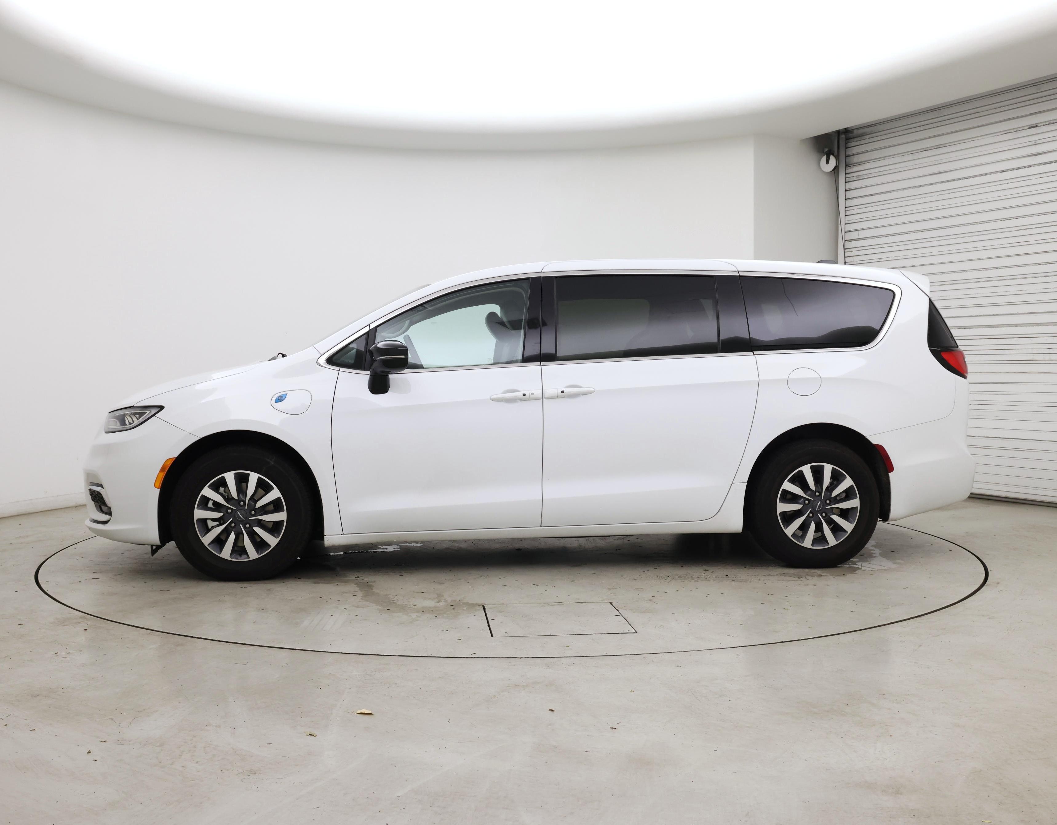 Thumbnail: 2024 Chrysler Pacifica - 3