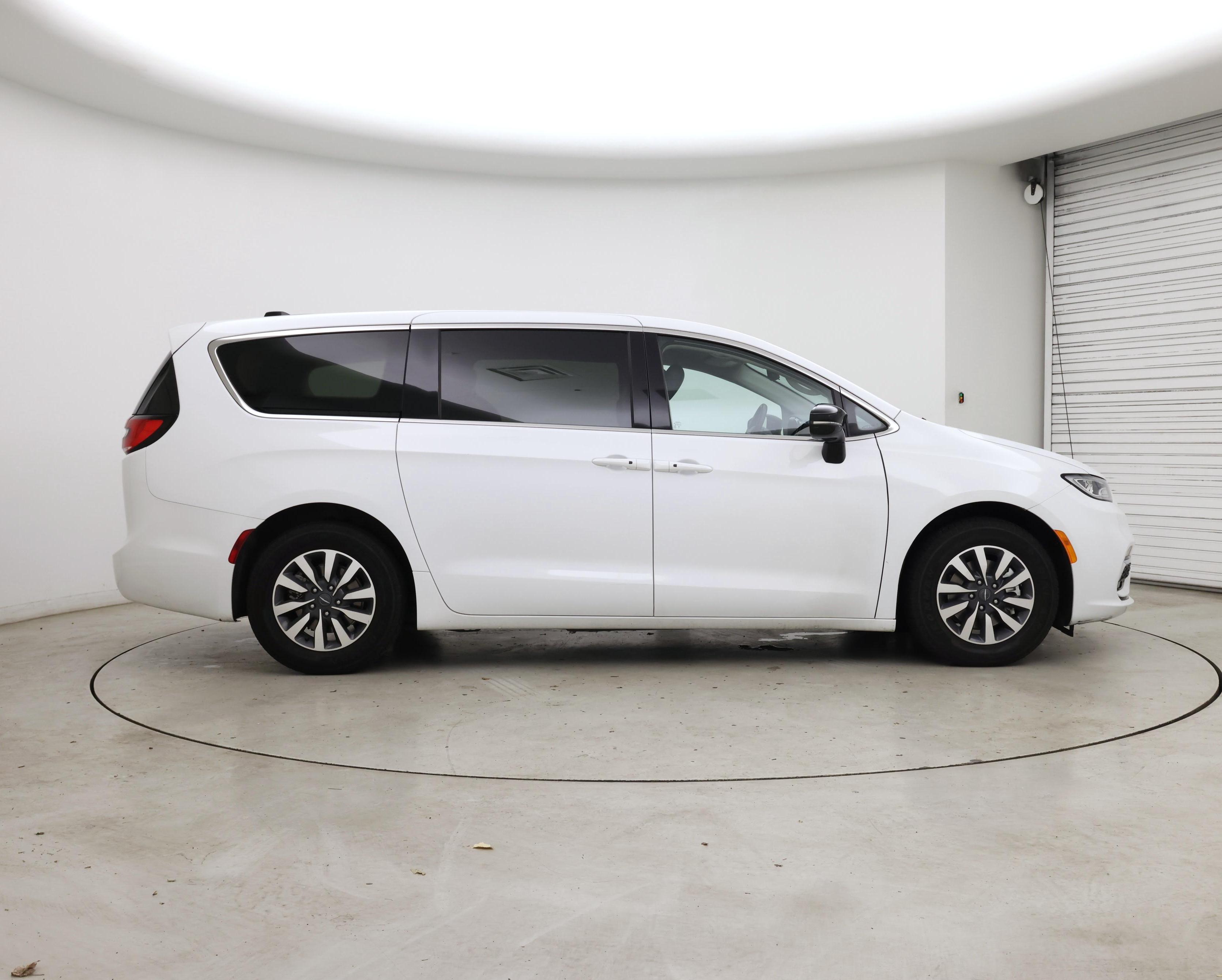 Thumbnail: 2024 Chrysler Pacifica - 7