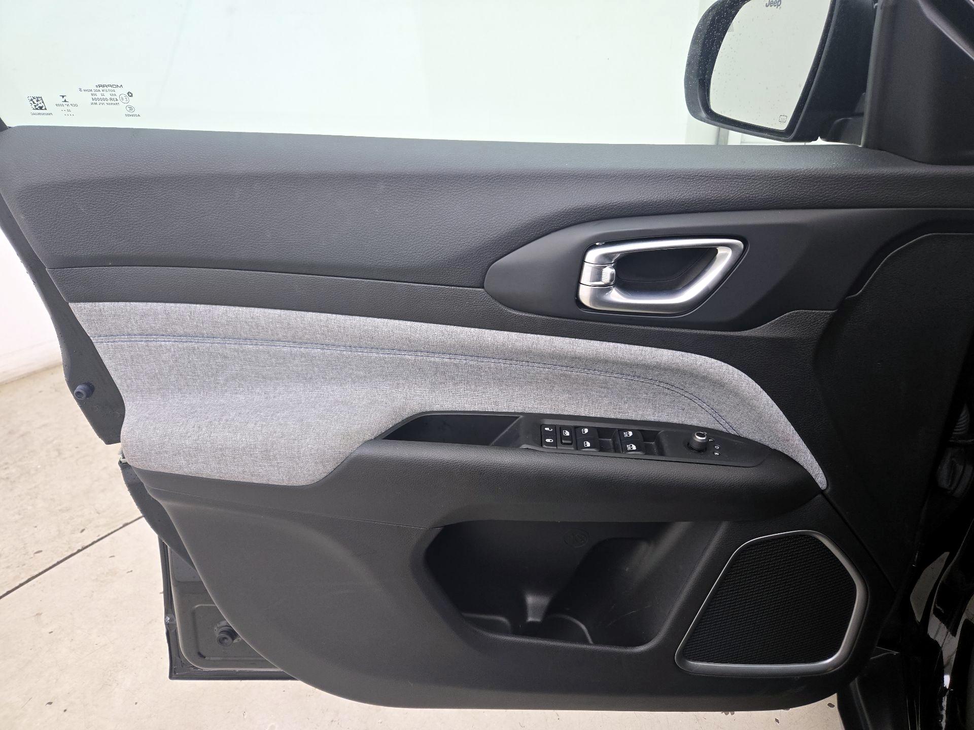 Thumbnail: 2022 Jeep Compass - 12