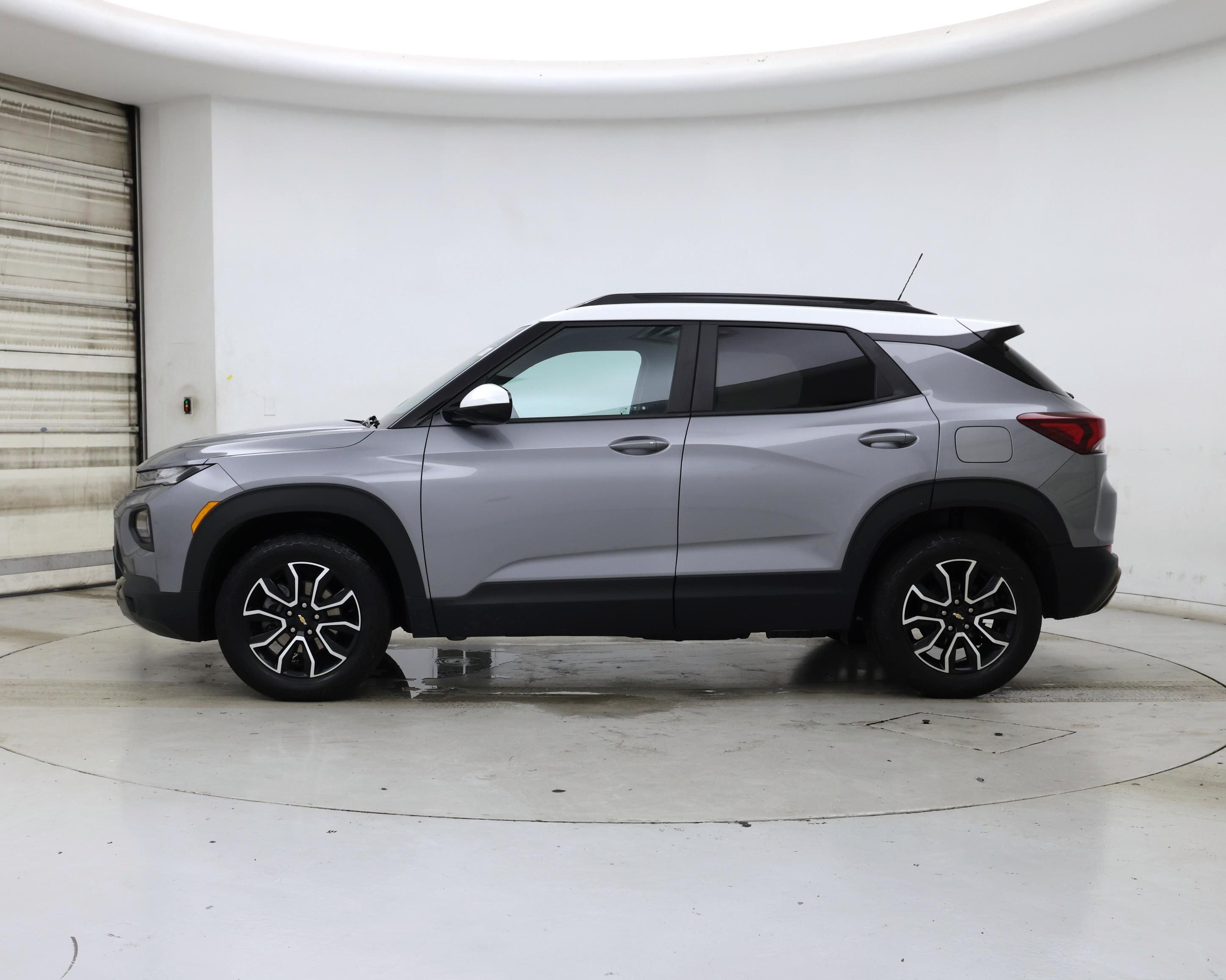 Thumbnail: 2023 Chevrolet TrailBlazer - 3