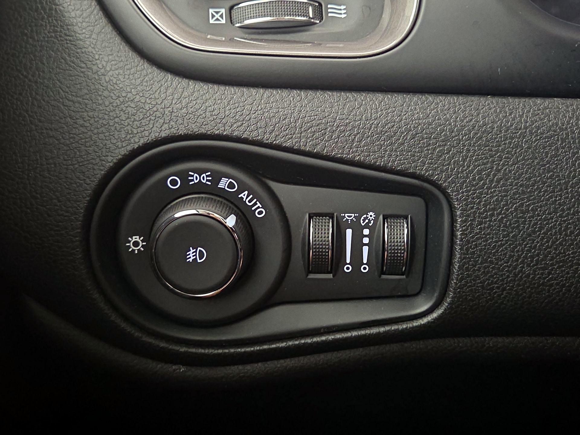 Thumbnail: 2022 Jeep Renegade - 13