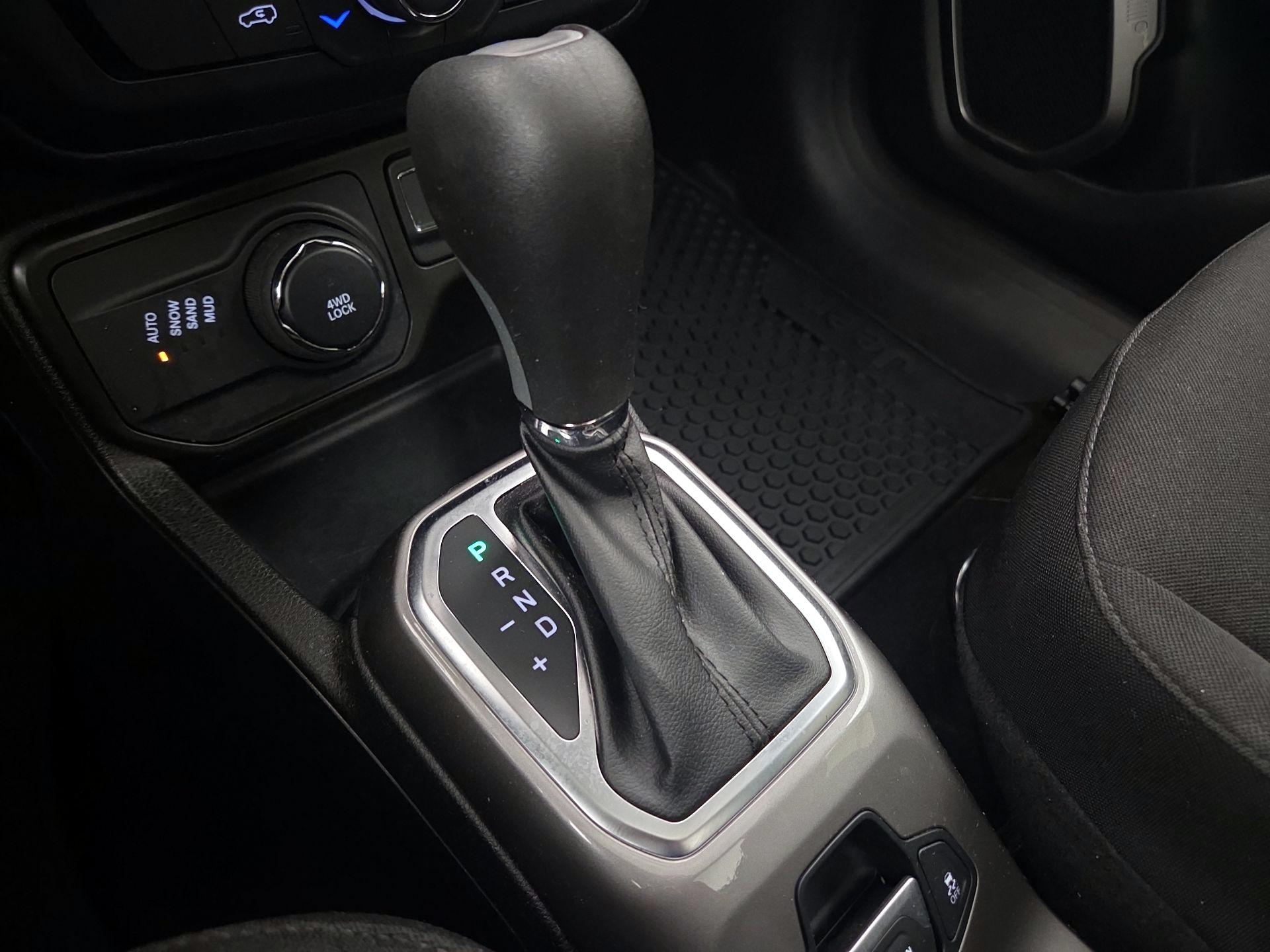 Thumbnail: 2022 Jeep Renegade - 18