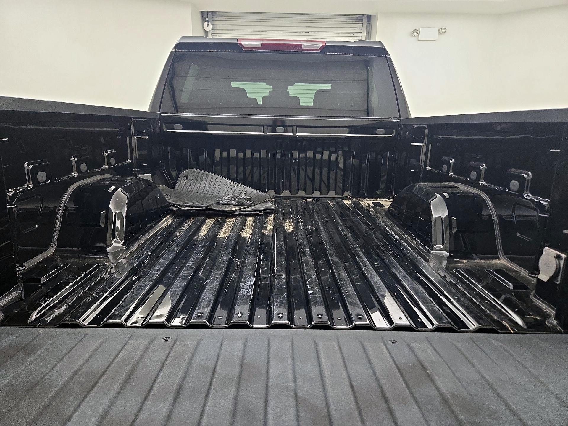 Thumbnail: 2023 Chevrolet Silverado 1500 - 17