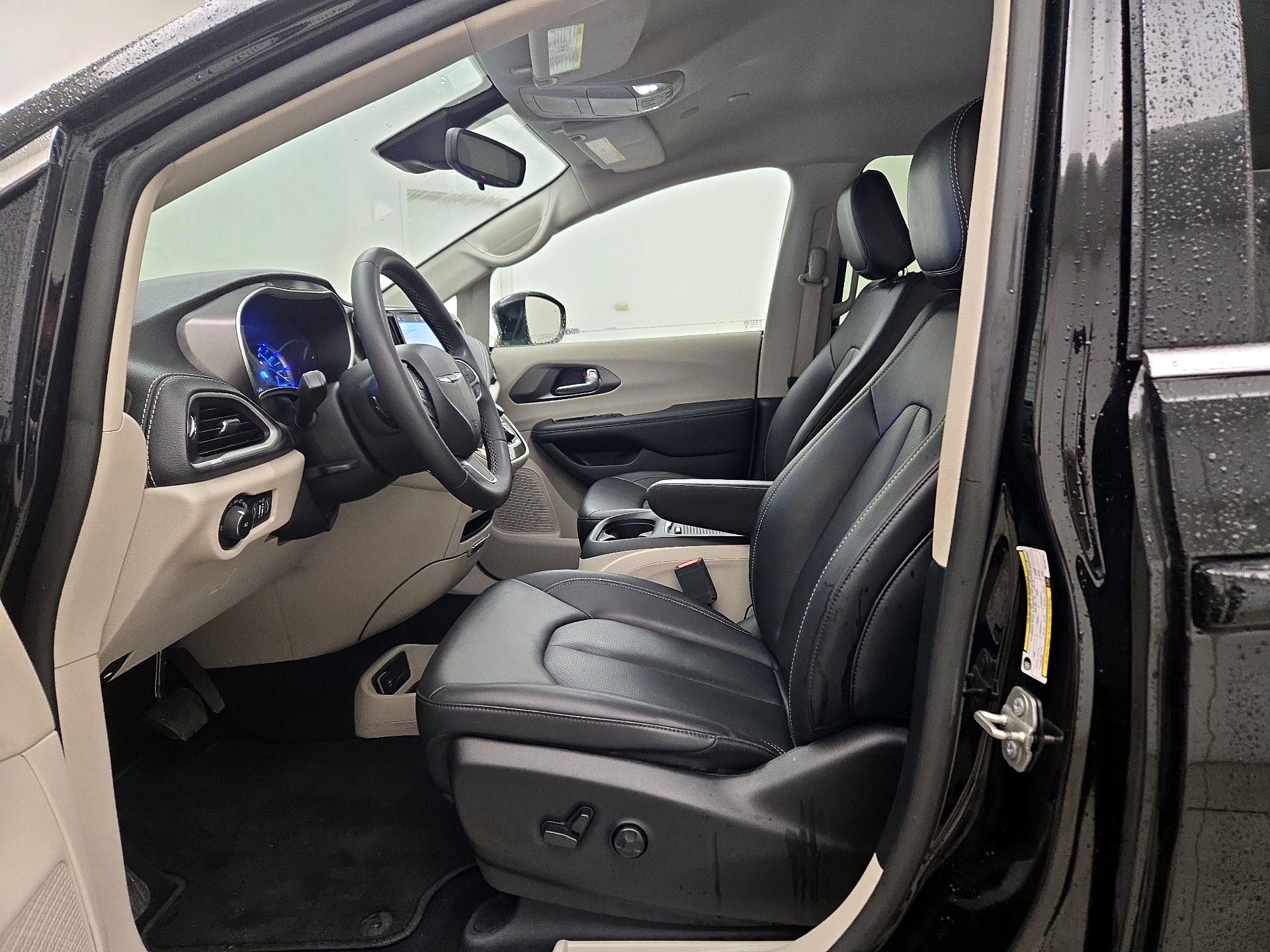 Thumbnail: 2024 Chrysler Pacifica - 11