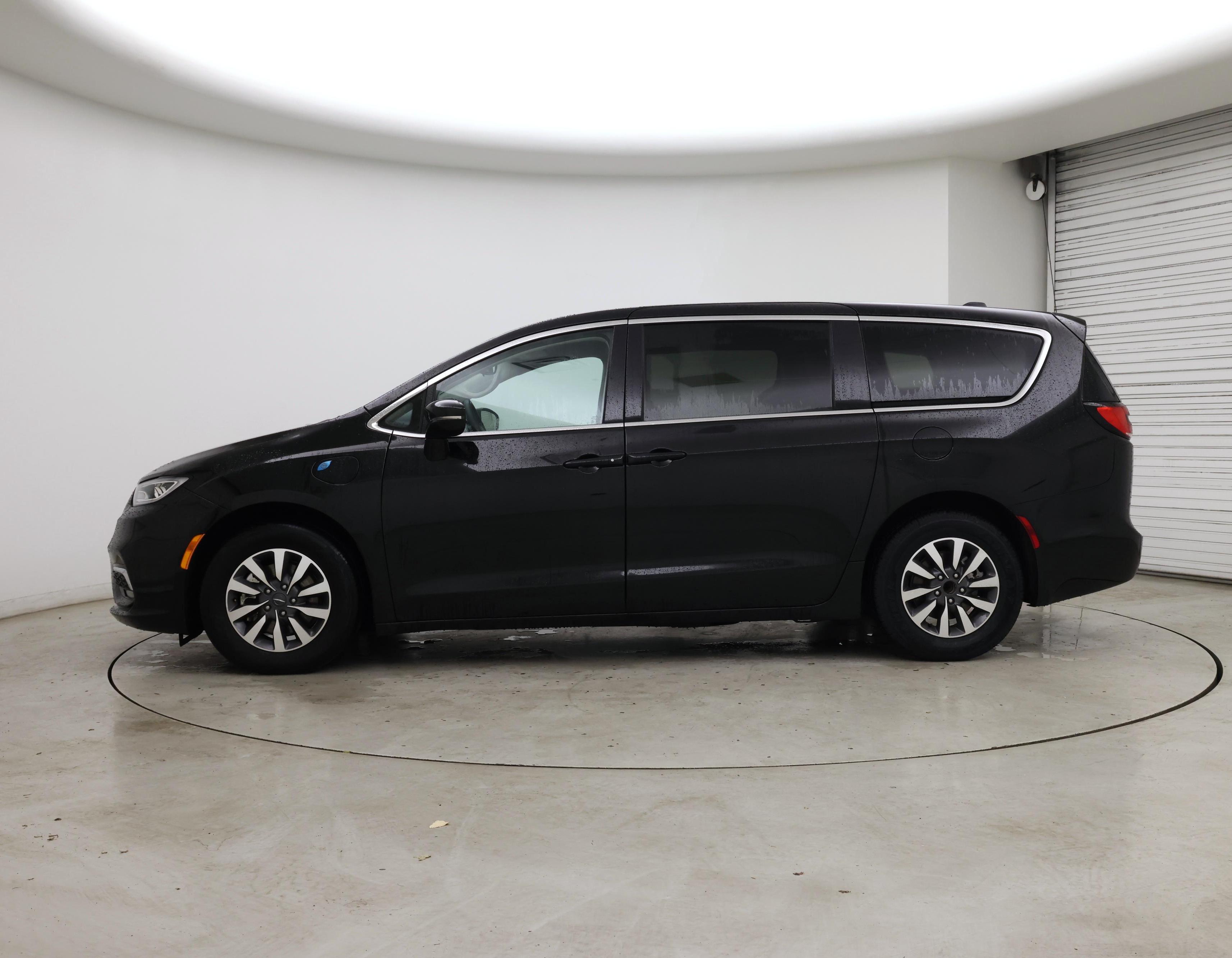 Thumbnail: 2024 Chrysler Pacifica - 3