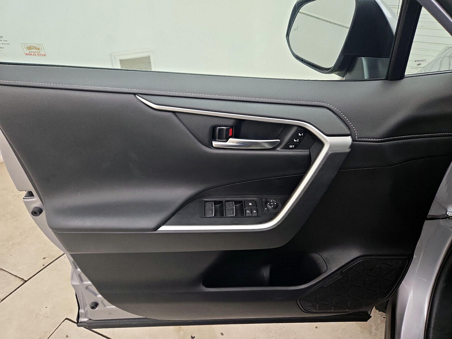 Thumbnail: 2022 Toyota RAV4 - 12