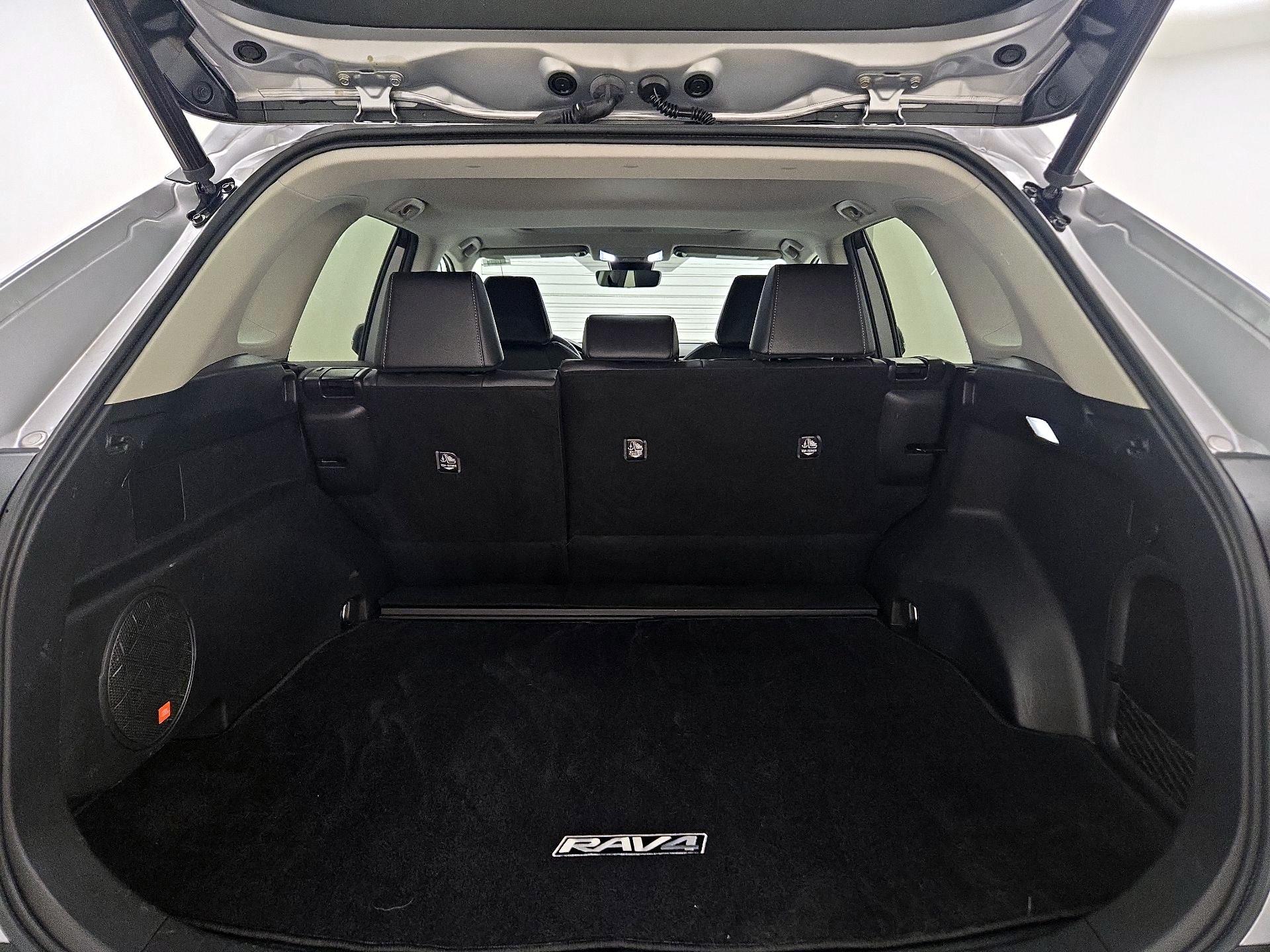 Thumbnail: 2022 Toyota RAV4 - 17