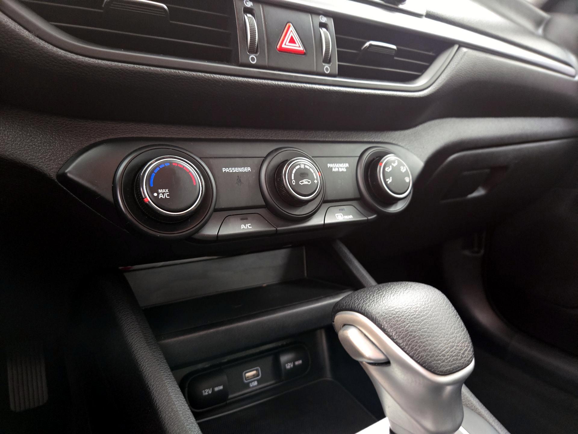Thumbnail: 2022 Kia Forte - 16