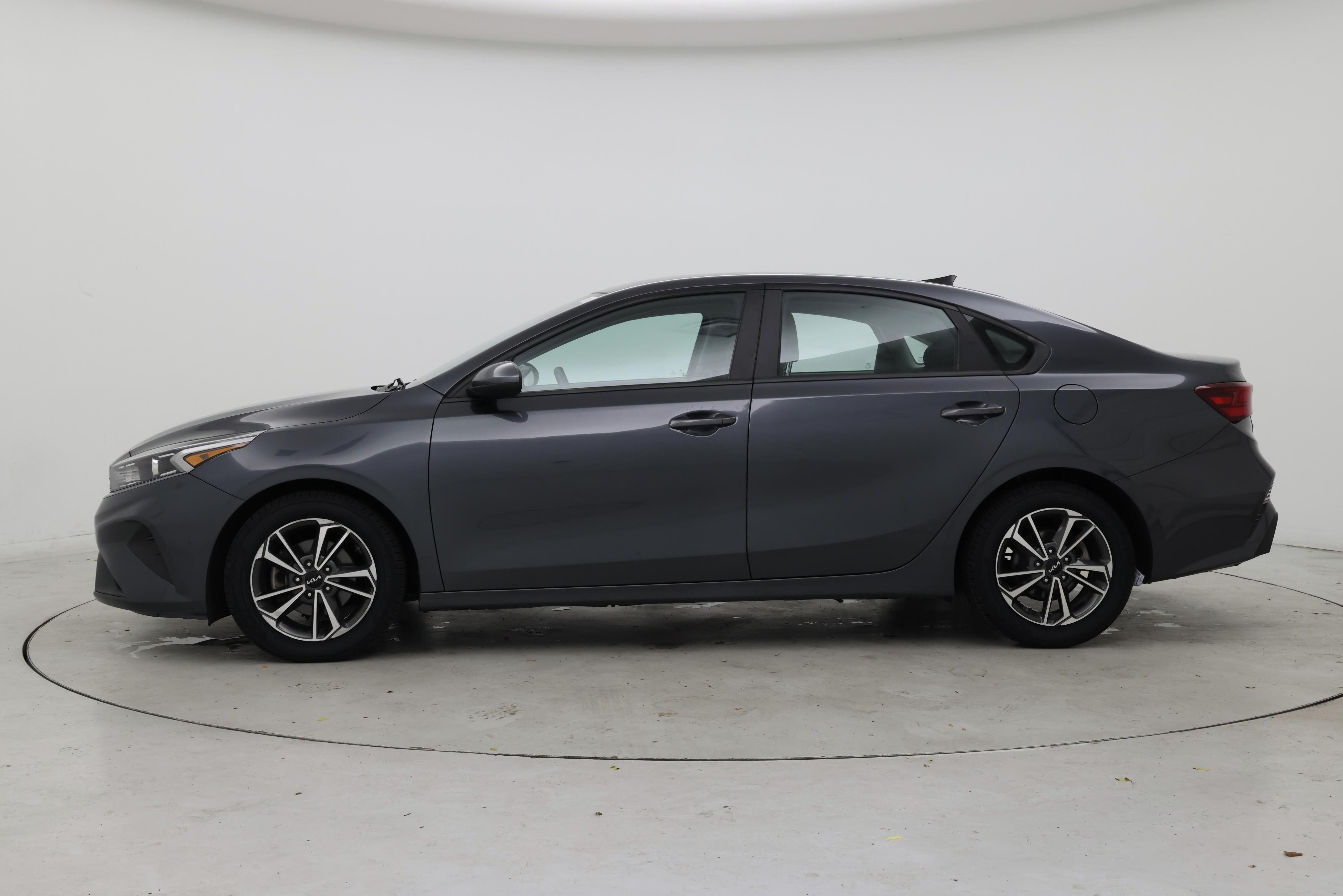 Thumbnail: 2022 Kia Forte - 3