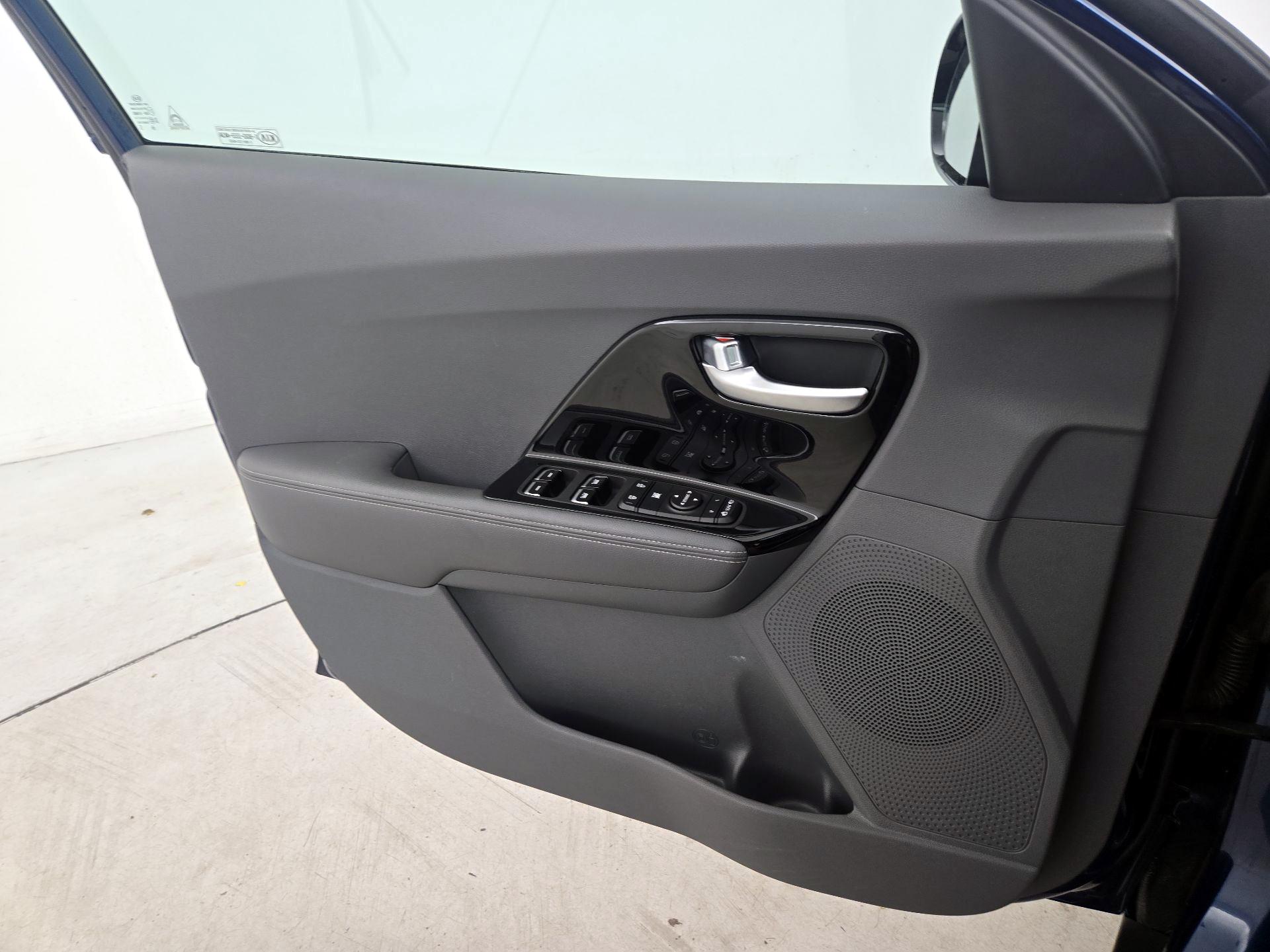 Thumbnail: 2019 Kia Niro - 12