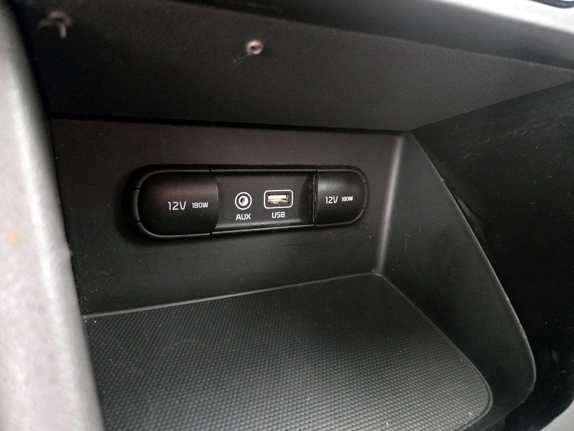 Thumbnail: 2019 Kia Niro - 18