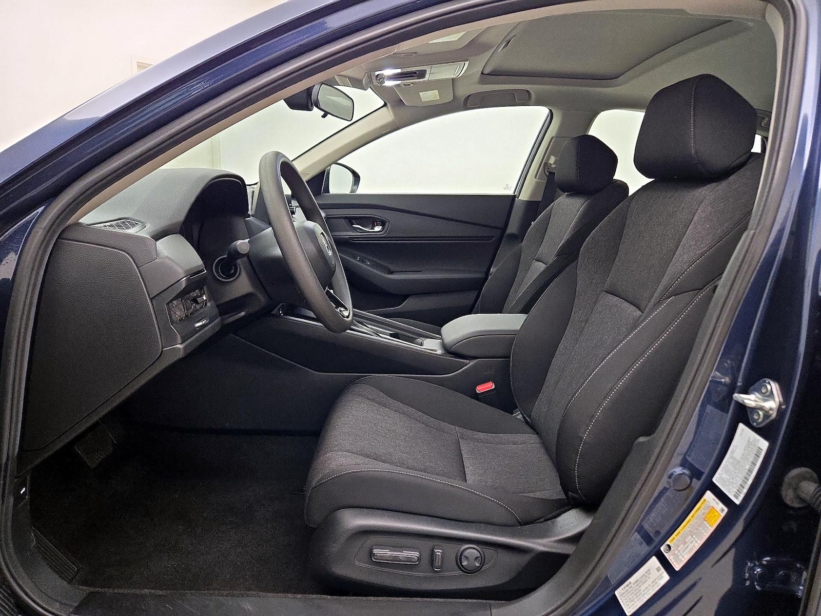 2025 Honda Accord SE - Photo 12
