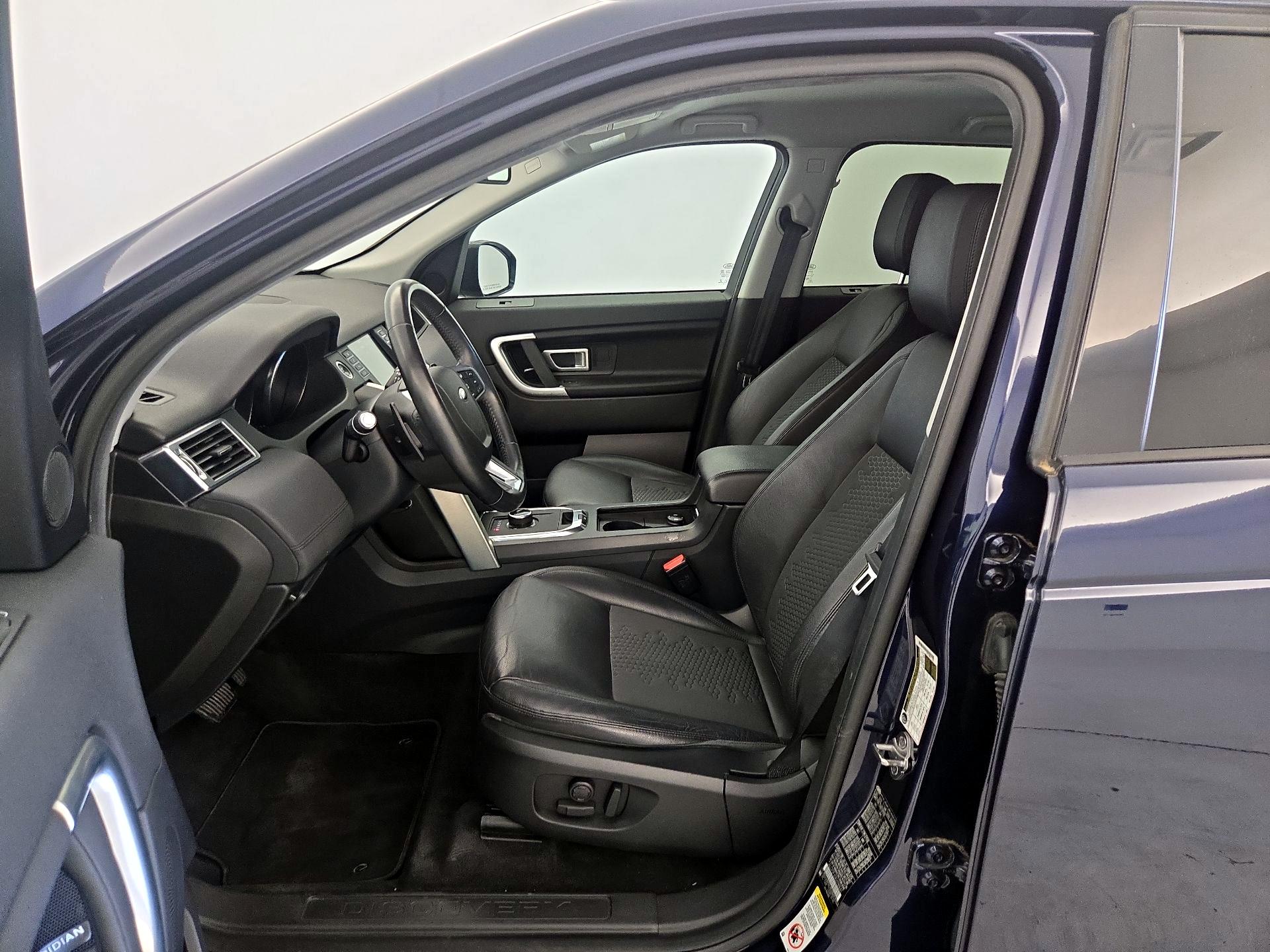 Thumbnail: 2019 Land Rover Discovery Sport - 11