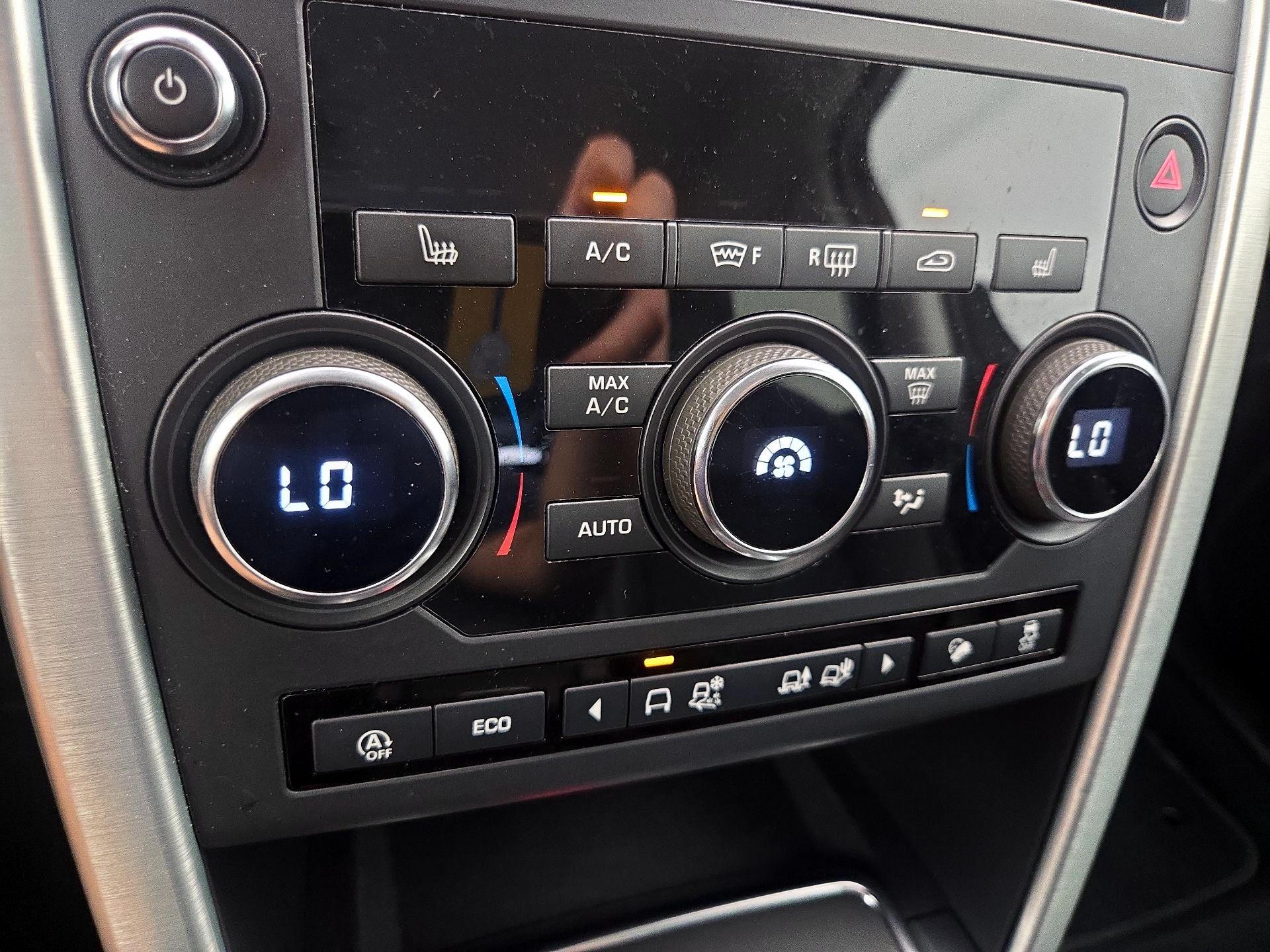 Thumbnail: 2019 Land Rover Discovery Sport - 16