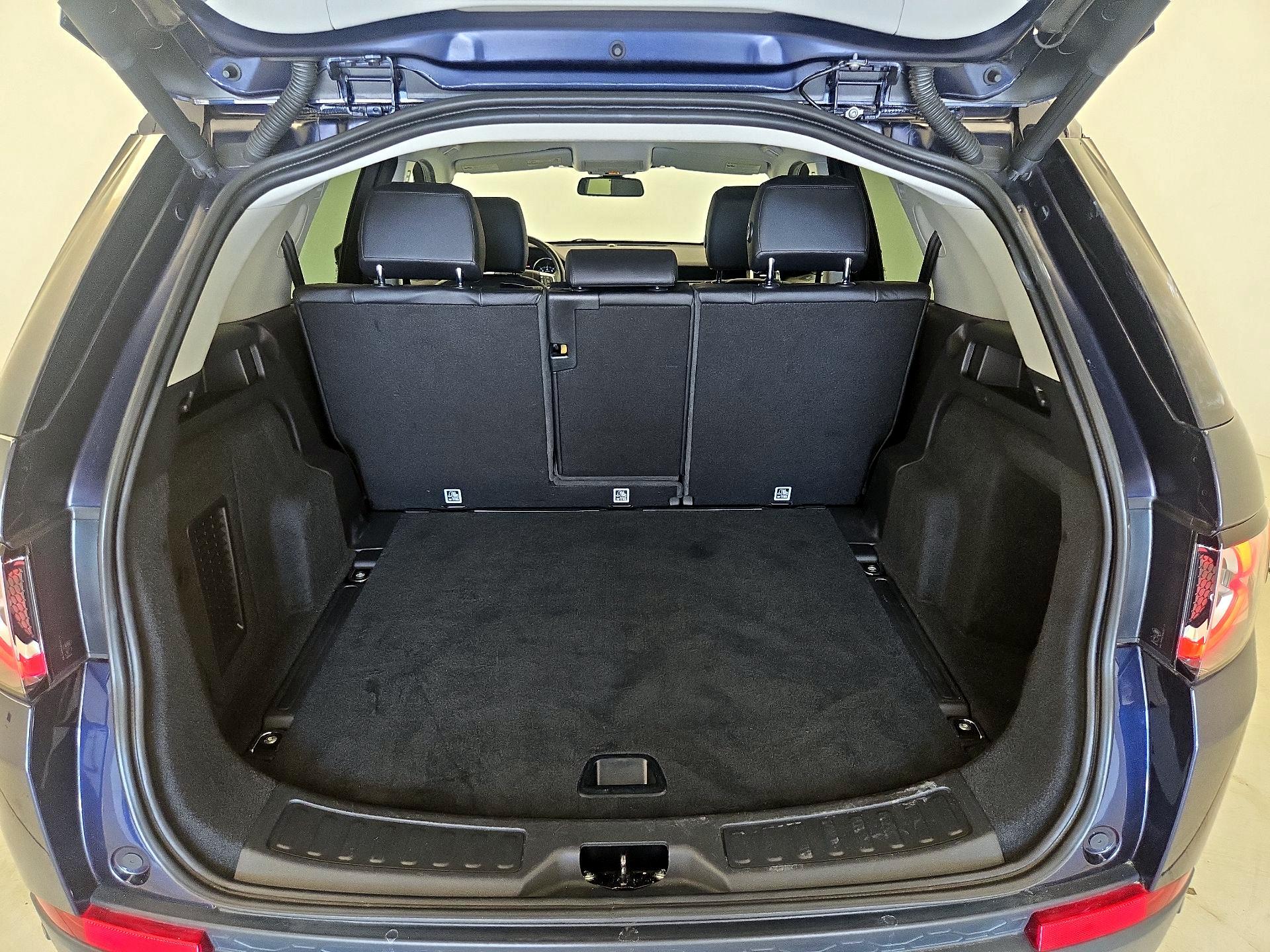 Thumbnail: 2019 Land Rover Discovery Sport - 20