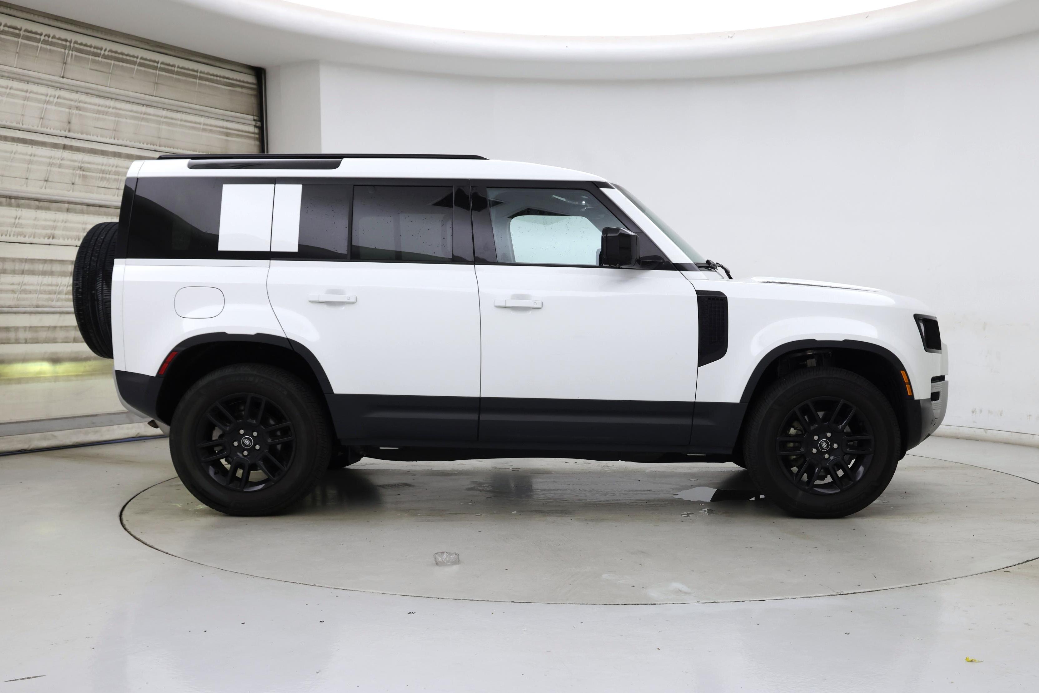 Thumbnail: 2025 Land Rover Defender - 7