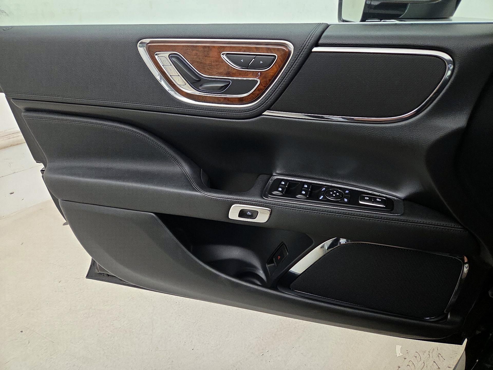 Thumbnail: 2020 Lincoln Continental - 12