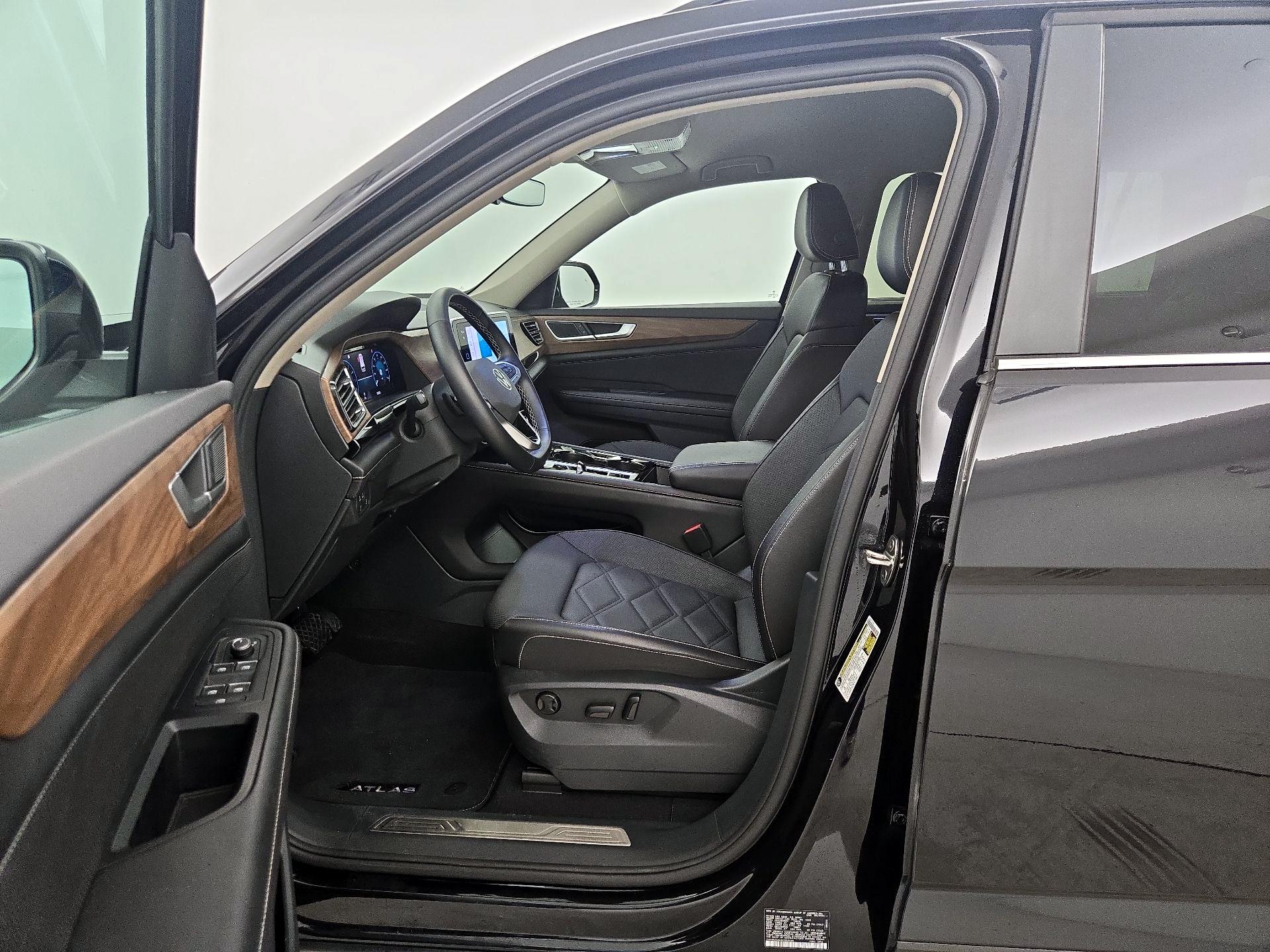 Thumbnail: 2024 Volkswagen Atlas - 11