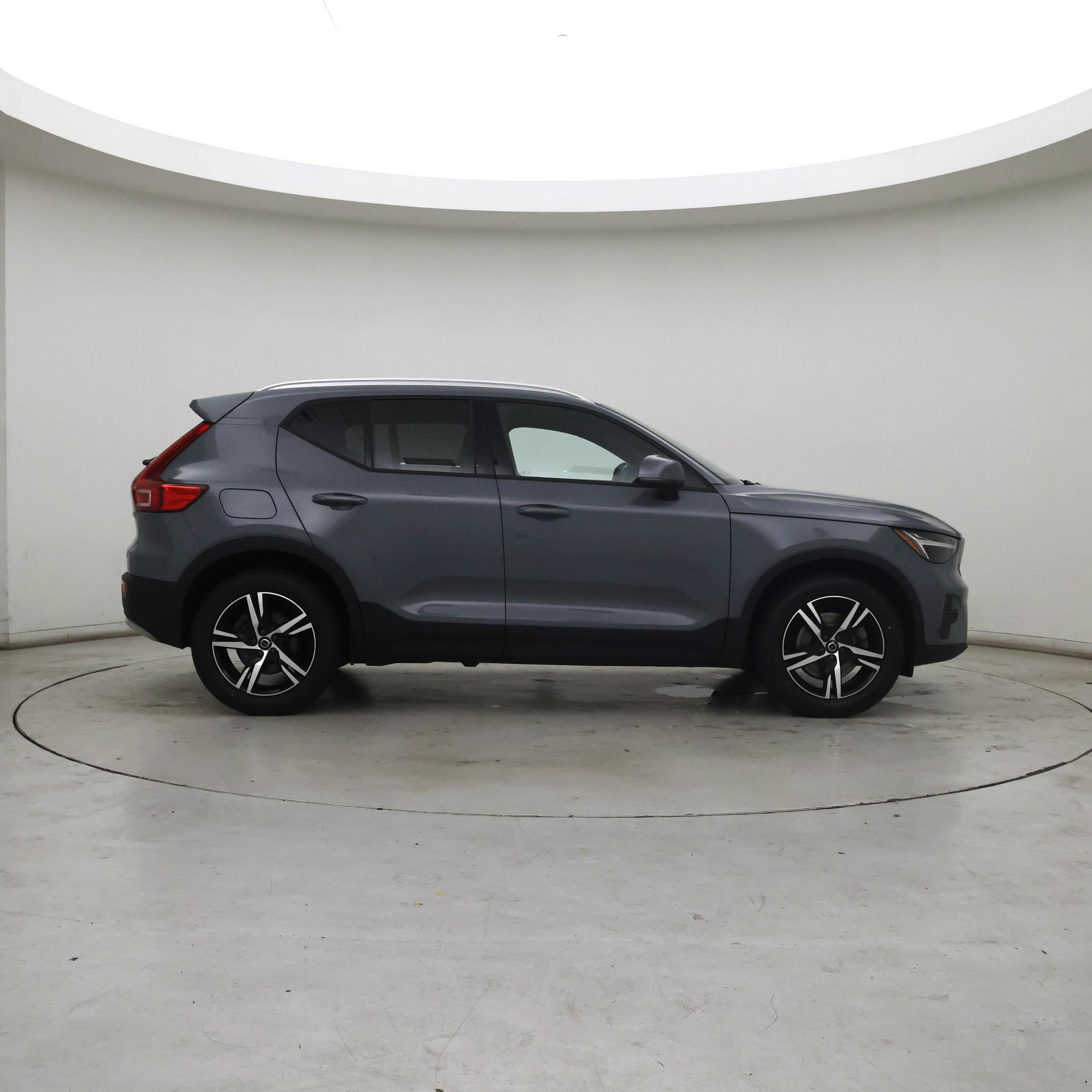 Thumbnail: 2023 Volvo XC40 - 7