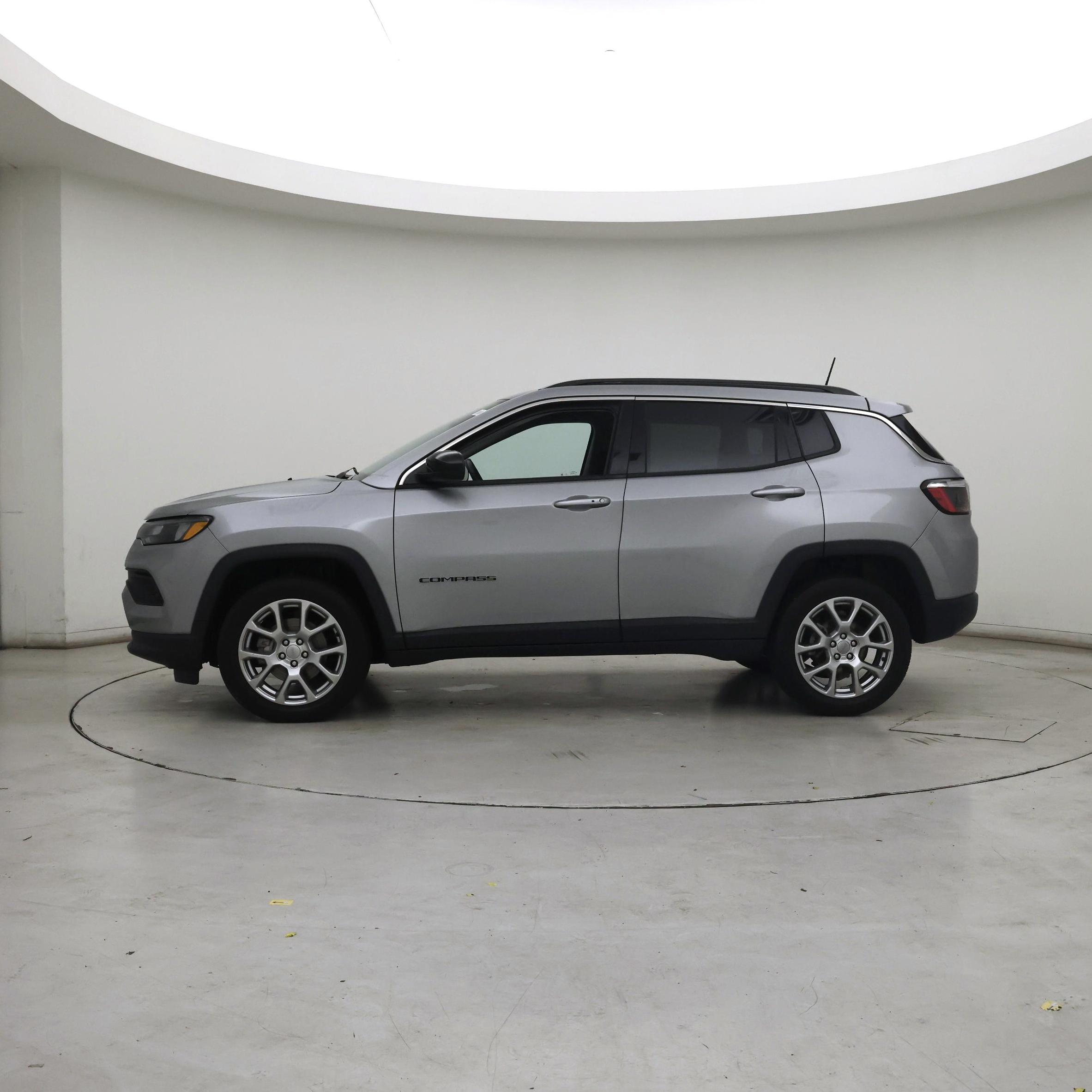 Thumbnail: 2022 Jeep Compass - 3