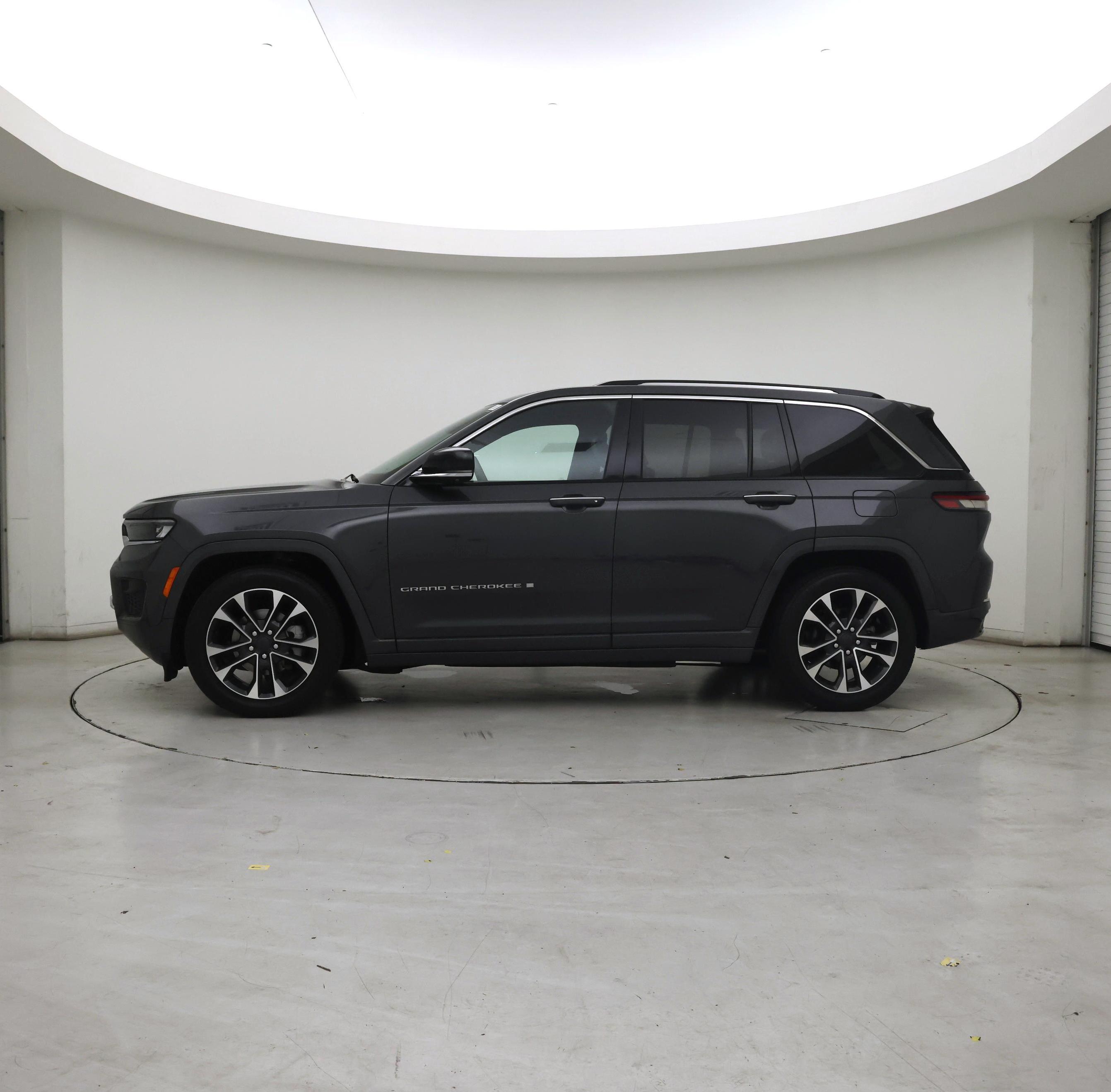 Thumbnail: 2023 Jeep Grand Cherokee - 3