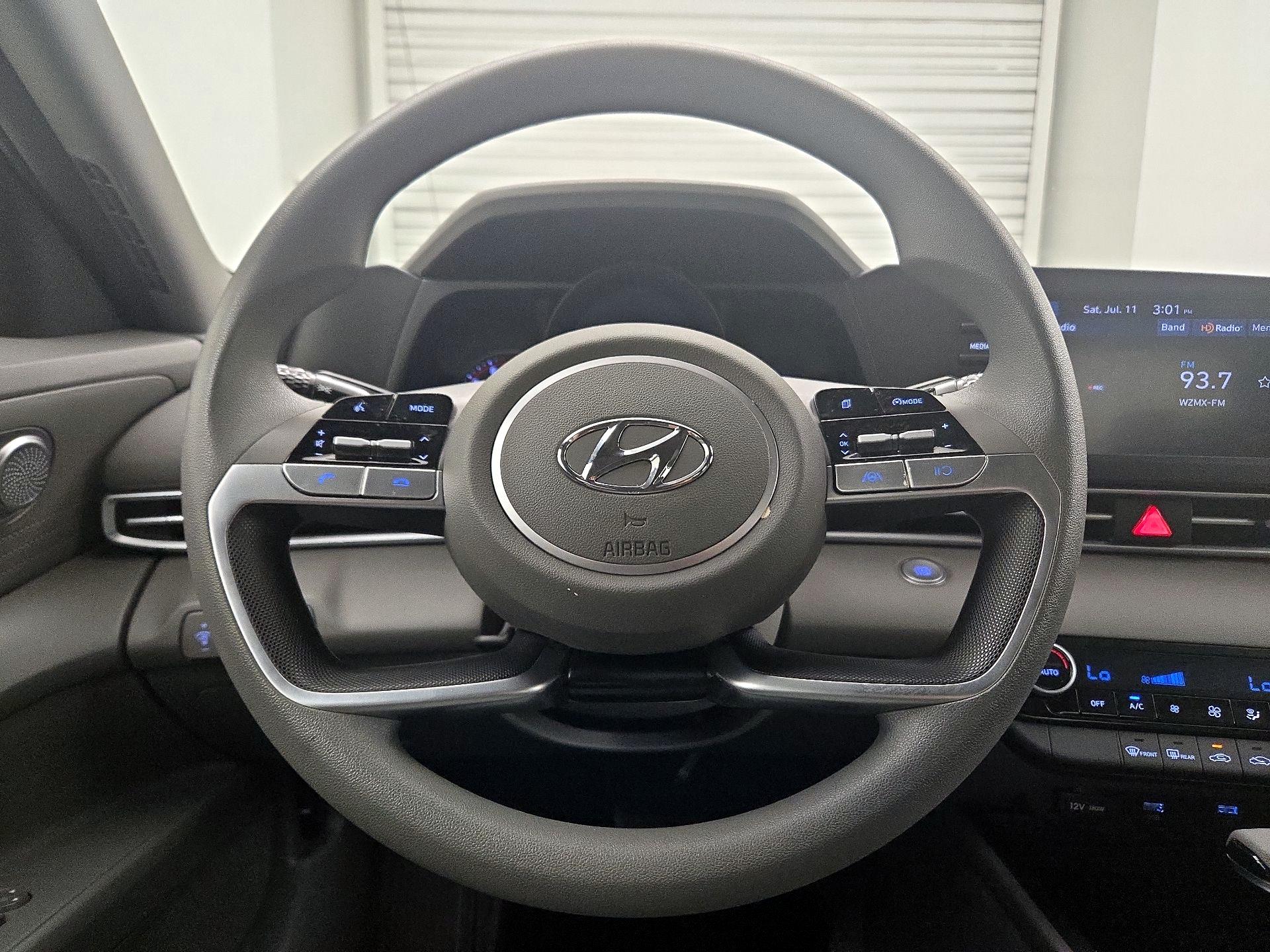 Thumbnail: 2023 Hyundai Elantra - 10
