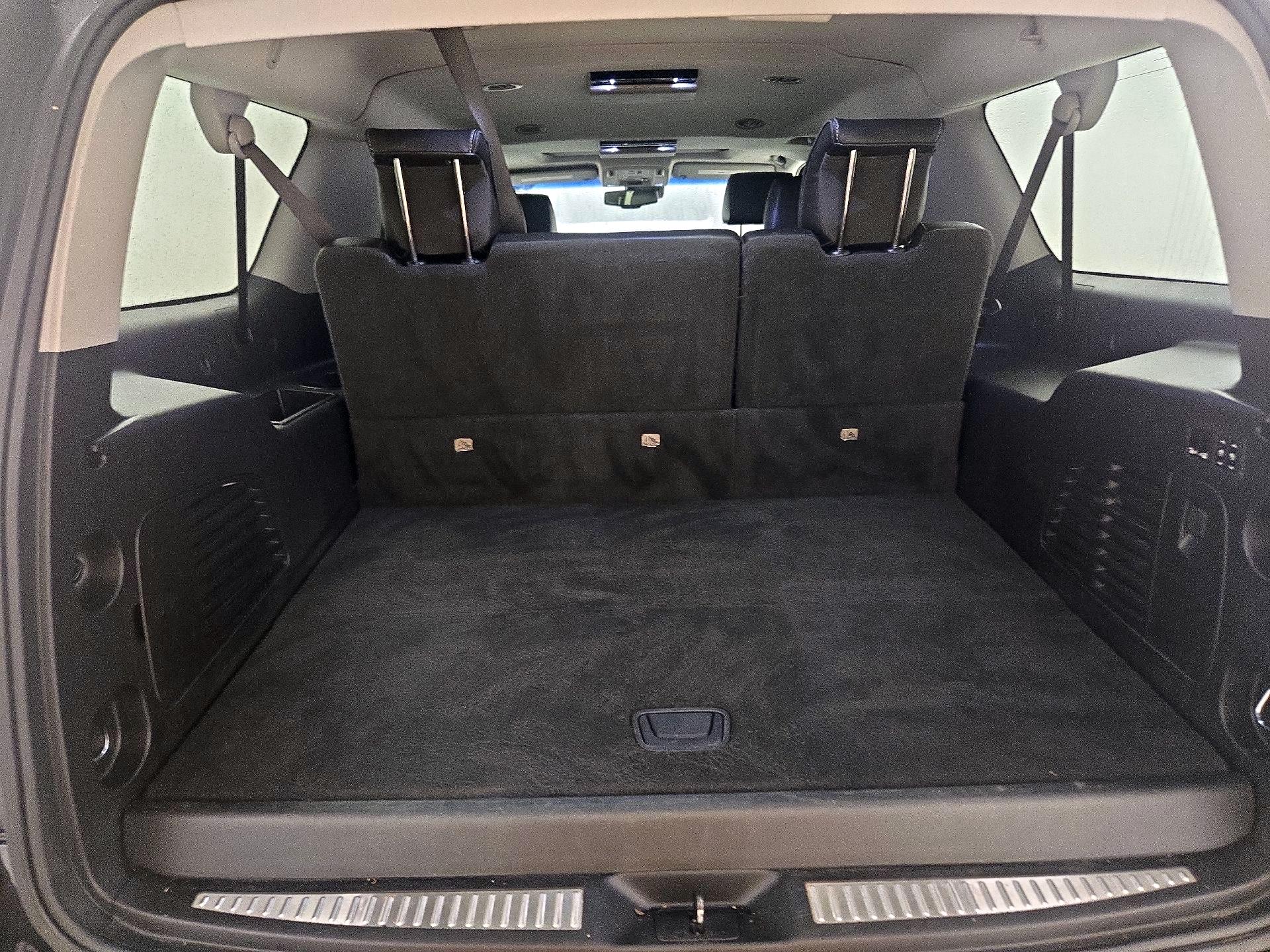 Thumbnail: 2019 GMC Yukon XL - 17