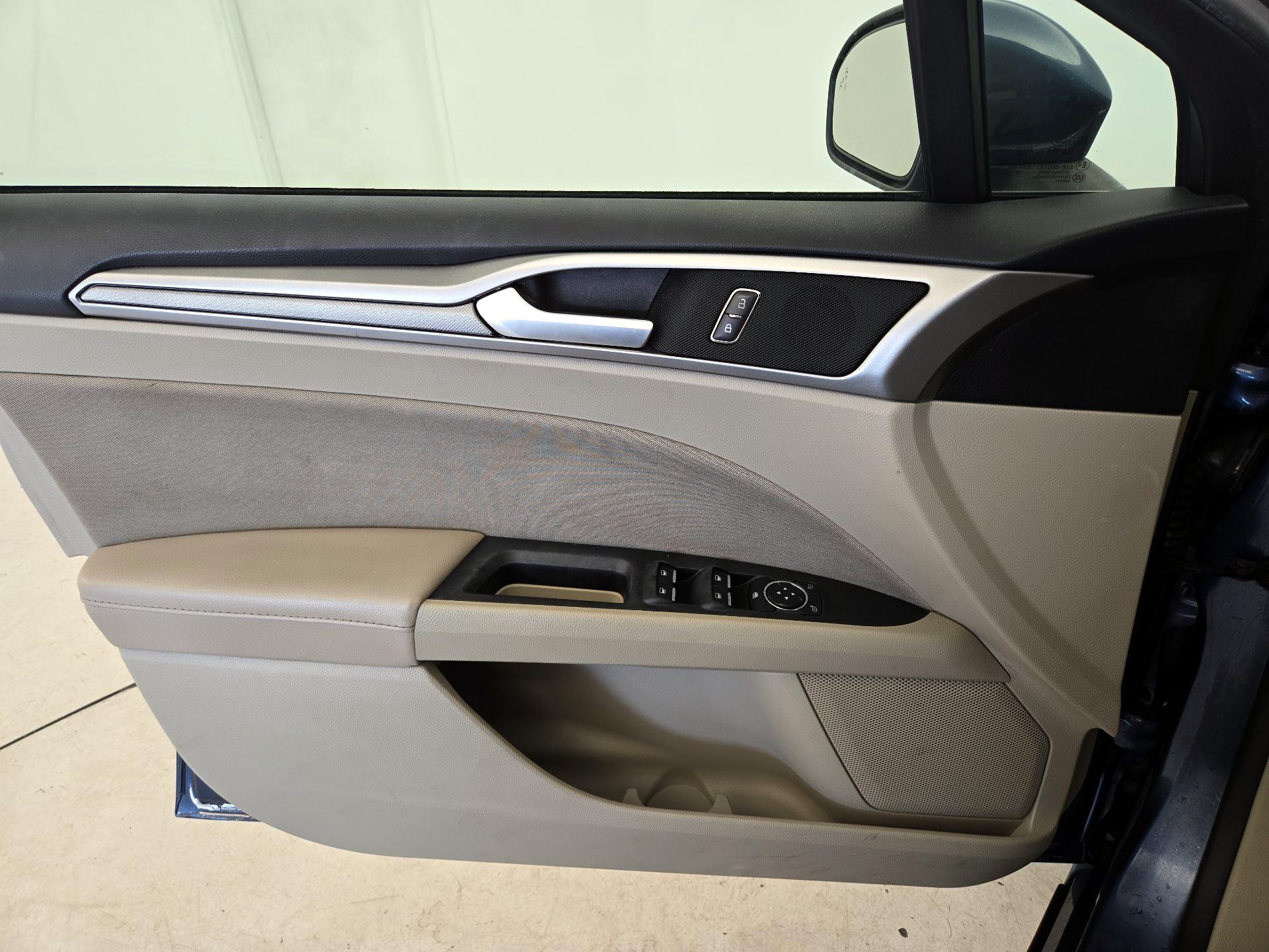 Thumbnail: 2019 Ford Fusion - 12