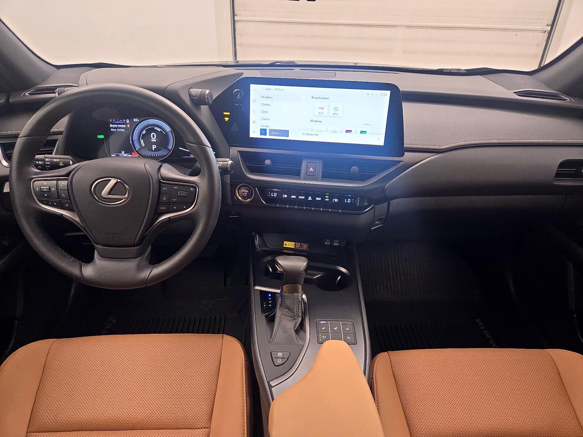 Thumbnail: 2023 Lexus UX - 9