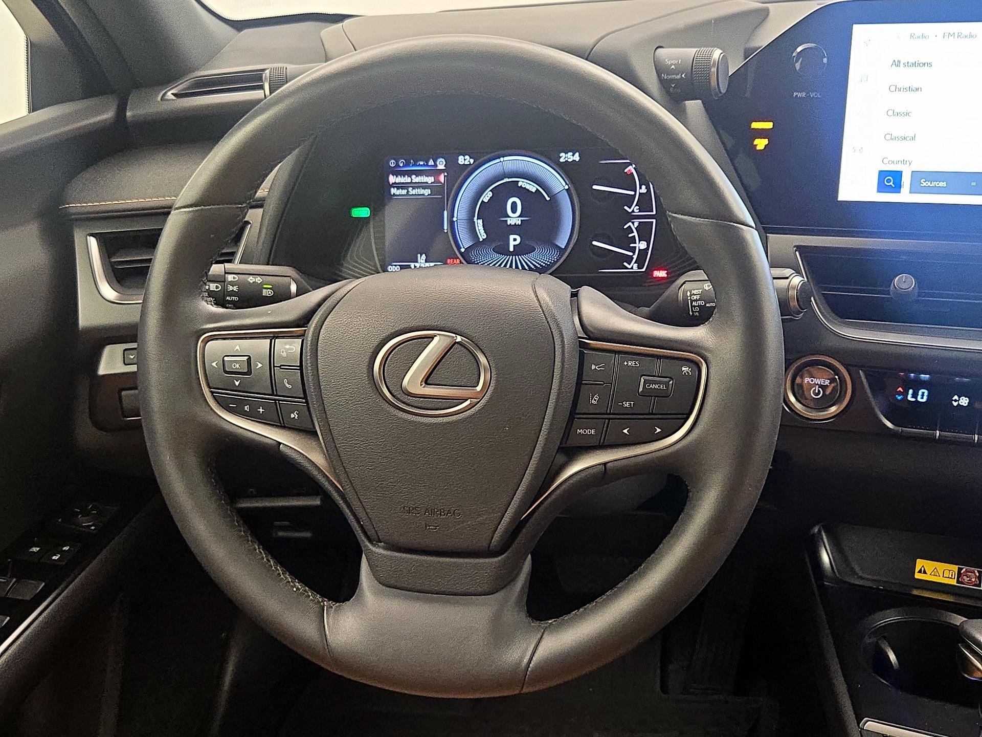 Thumbnail: 2023 Lexus UX - 10