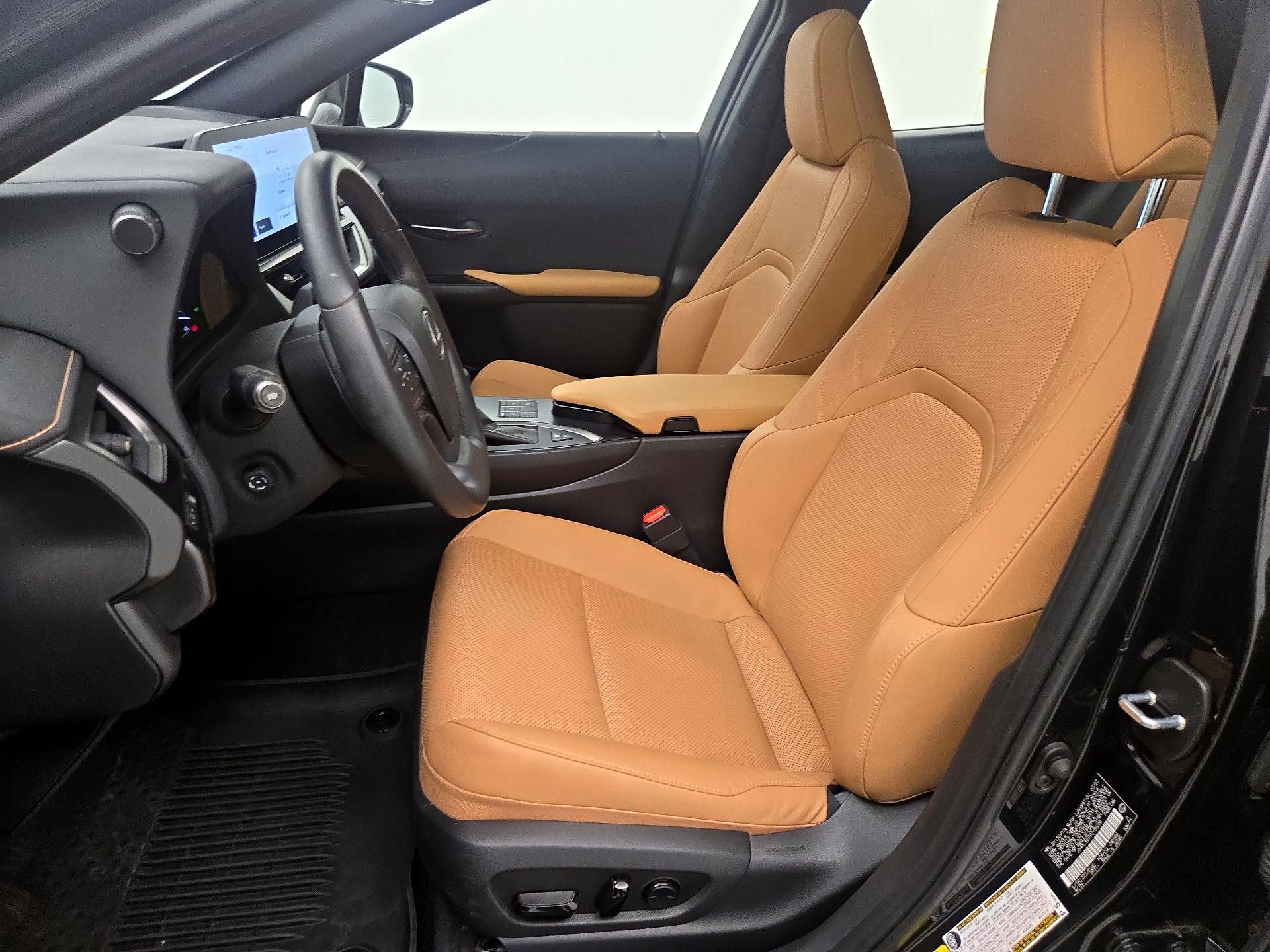 Thumbnail: 2023 Lexus UX - 11