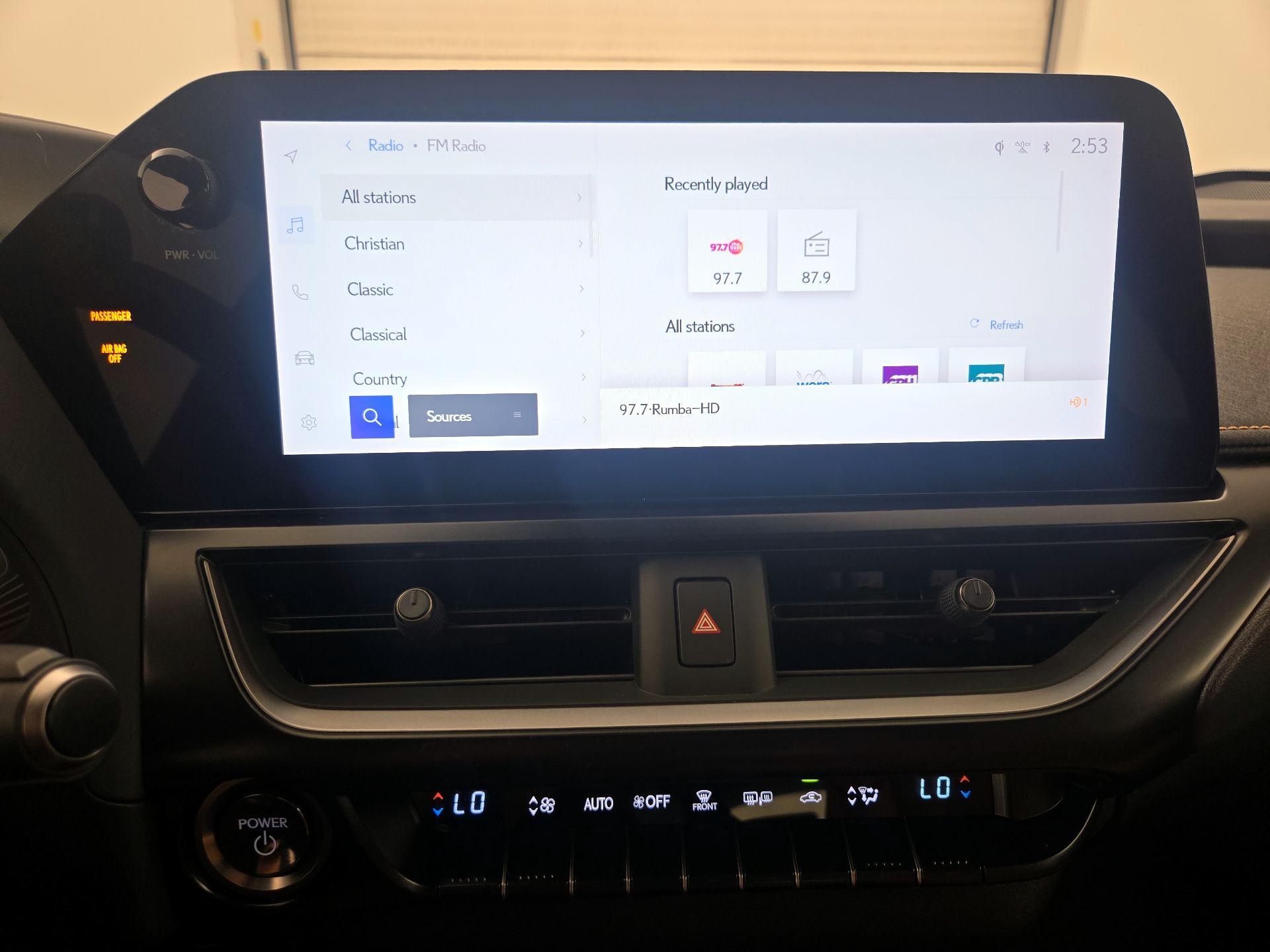 Thumbnail: 2023 Lexus UX - 15