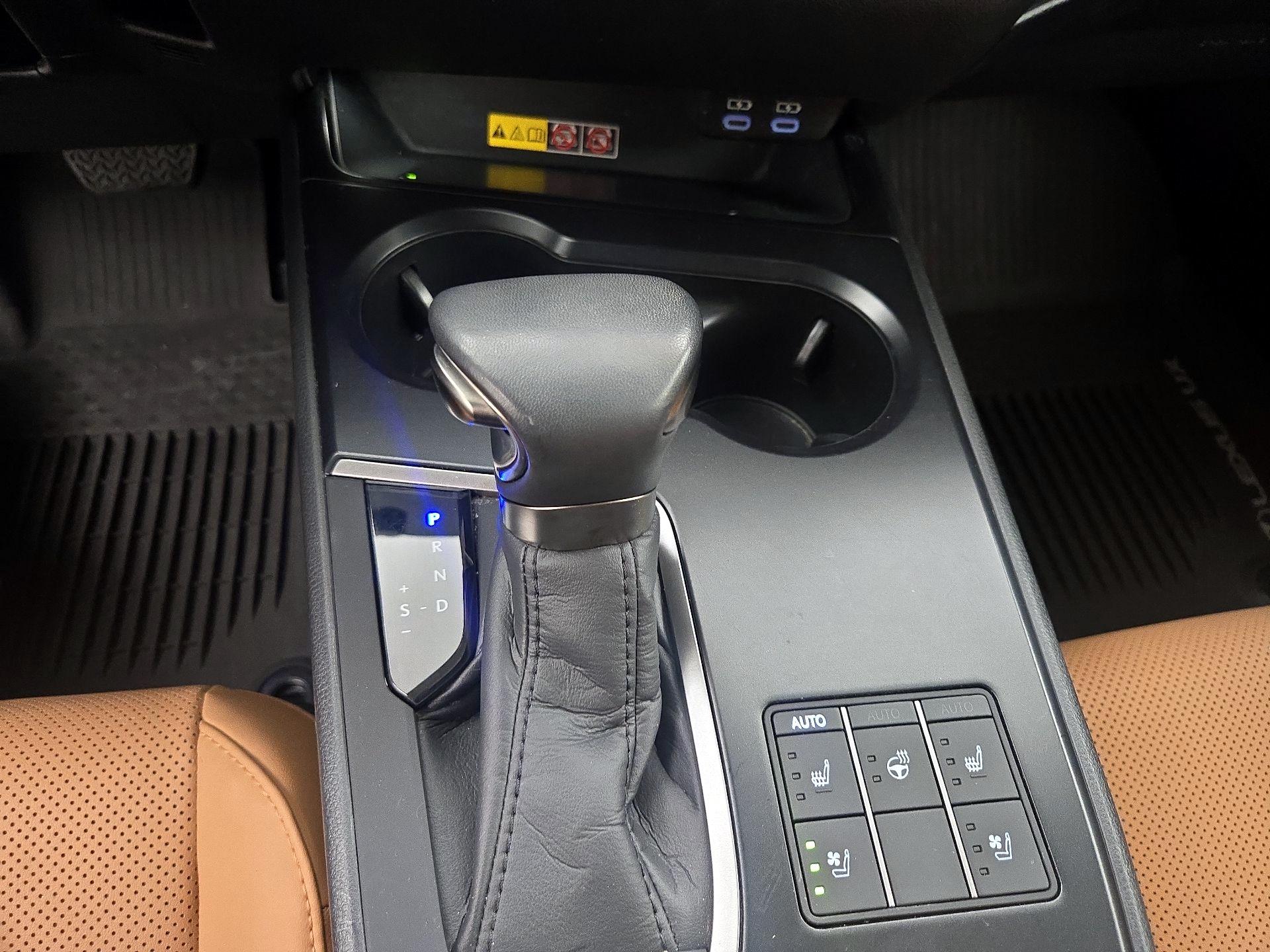 Thumbnail: 2023 Lexus UX - 17