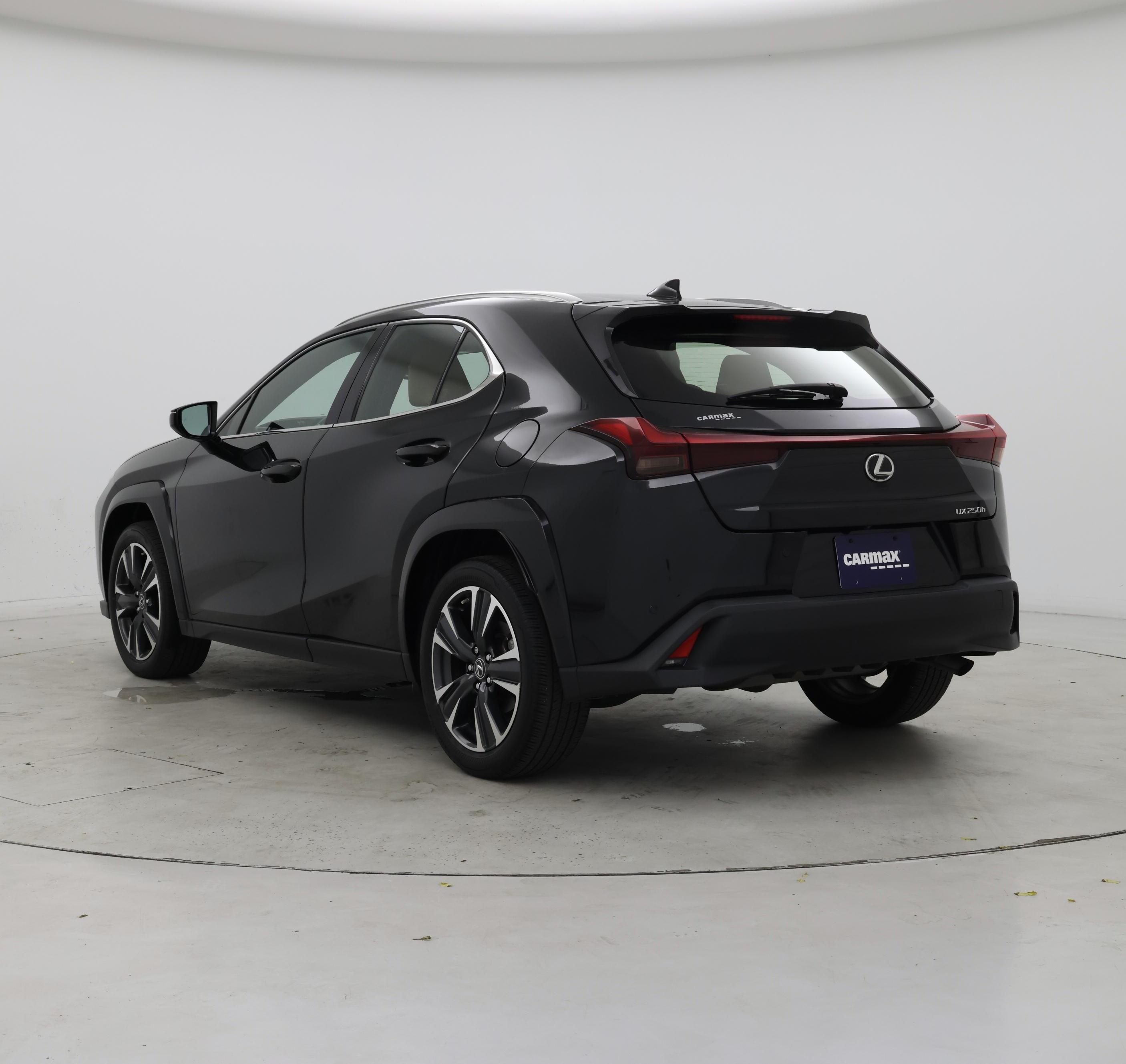 Thumbnail: 2023 Lexus UX - 2
