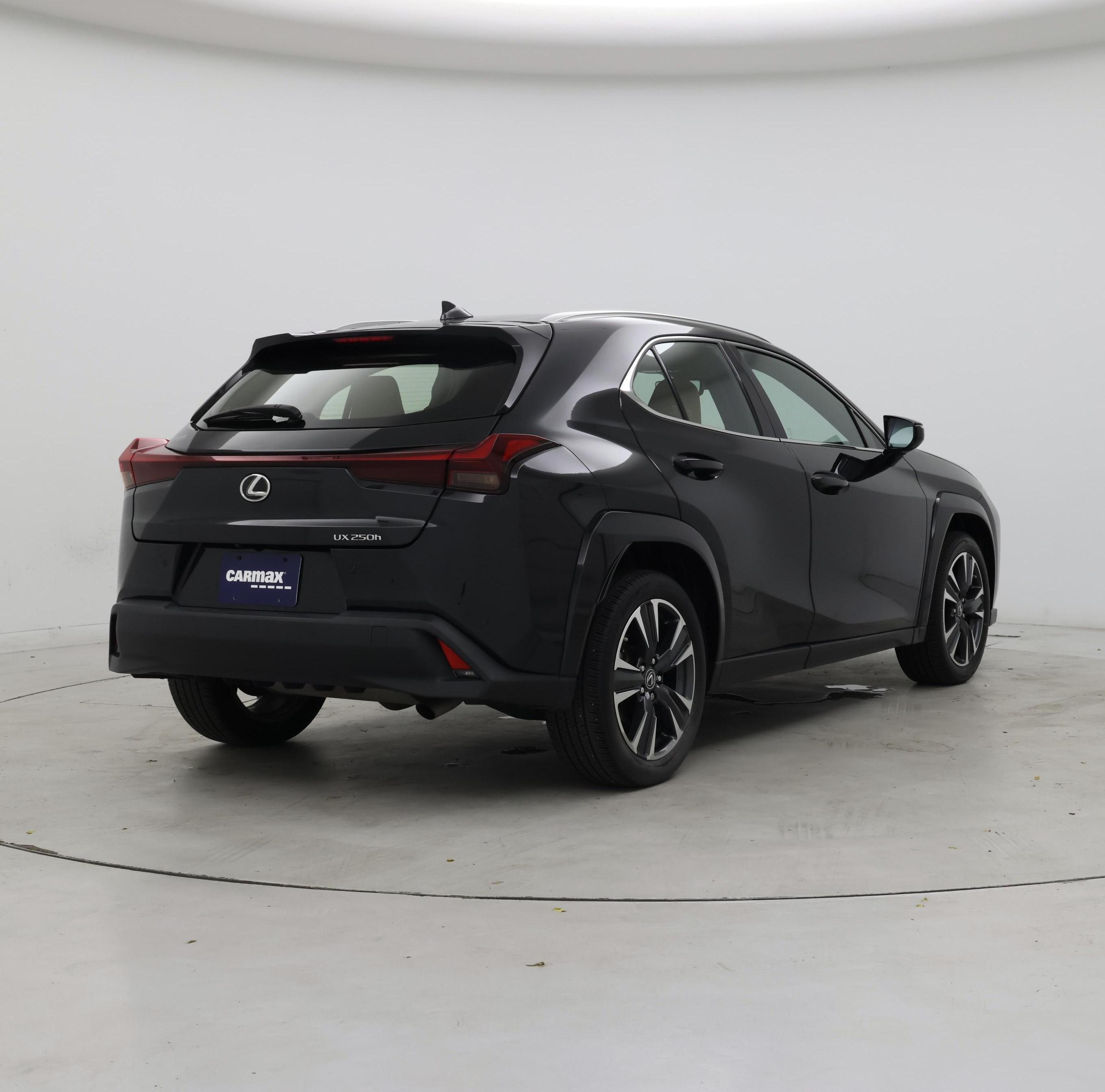 Thumbnail: 2023 Lexus UX - 8