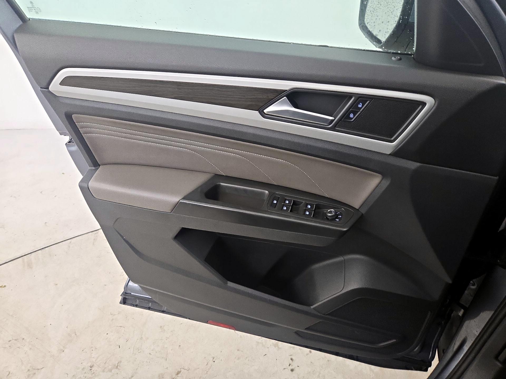 Thumbnail: 2022 Volkswagen Atlas - 12